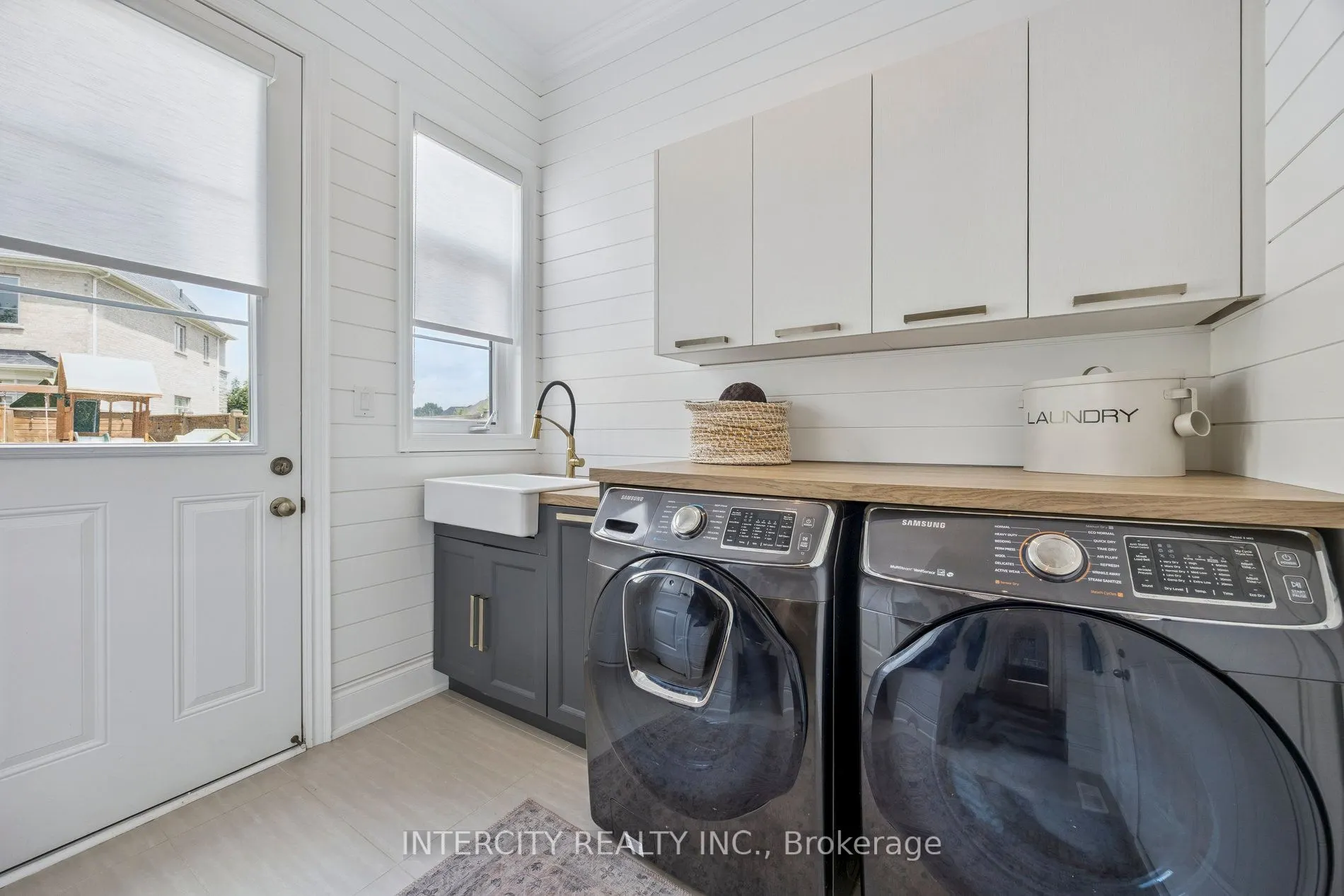 8 Larkin Avenue