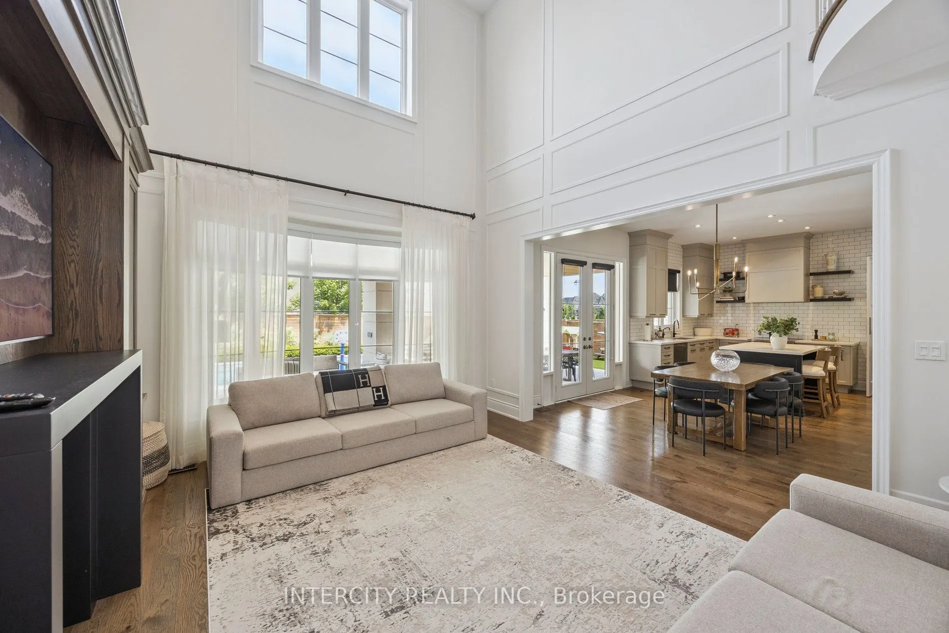 8 Larkin Avenue