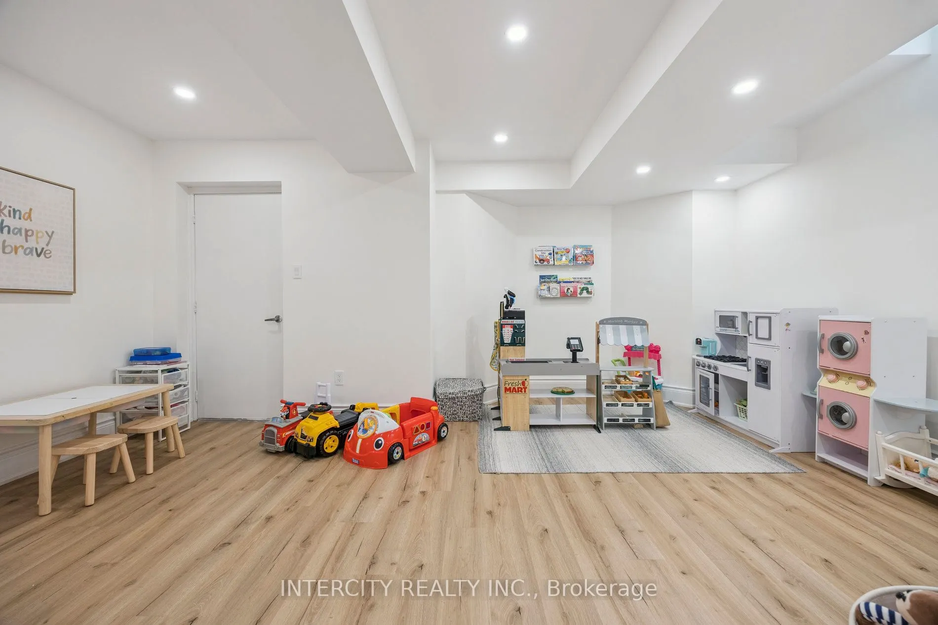 8 Larkin Avenue