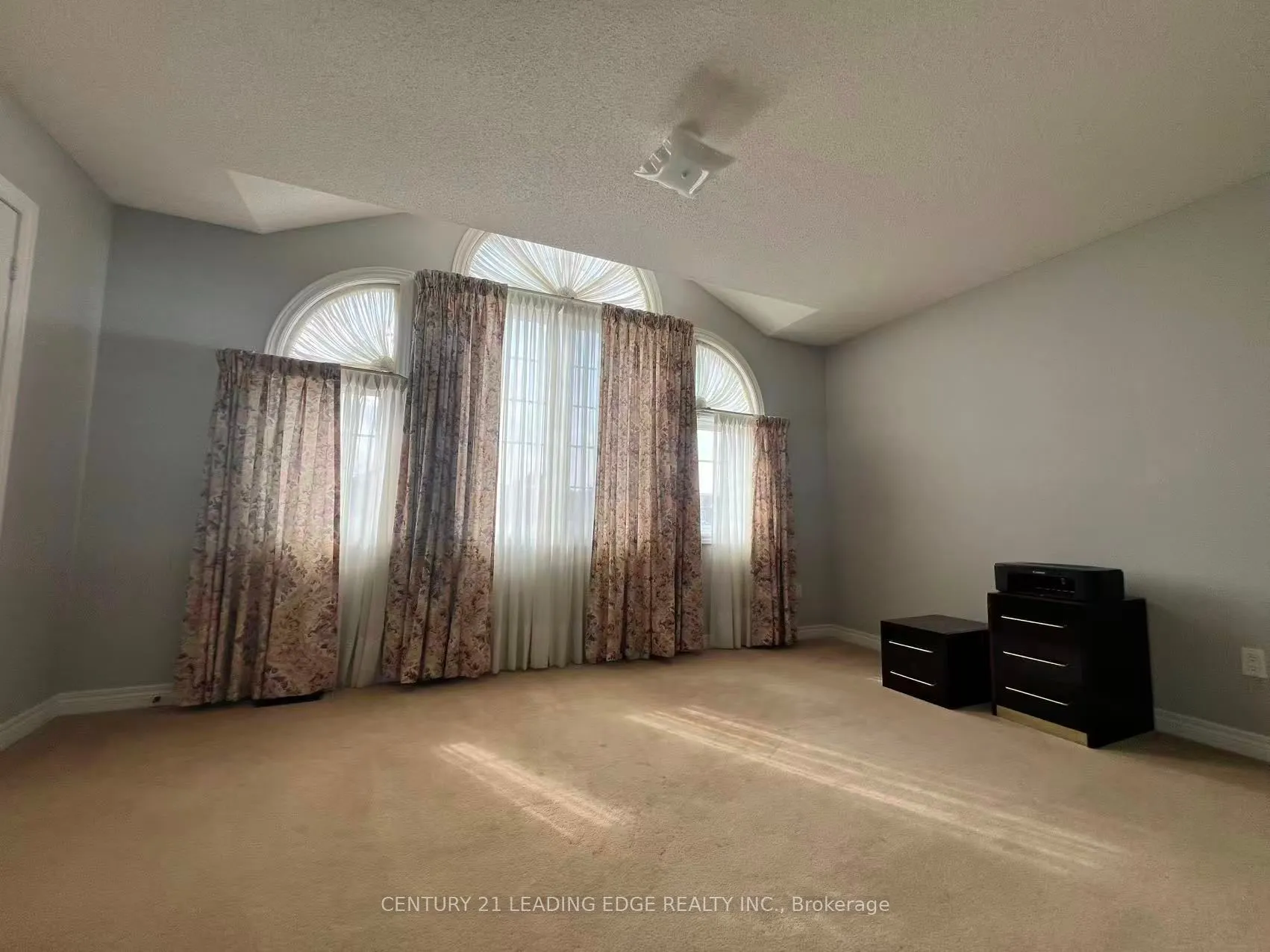 9 Hoake Road, #ROOM 2