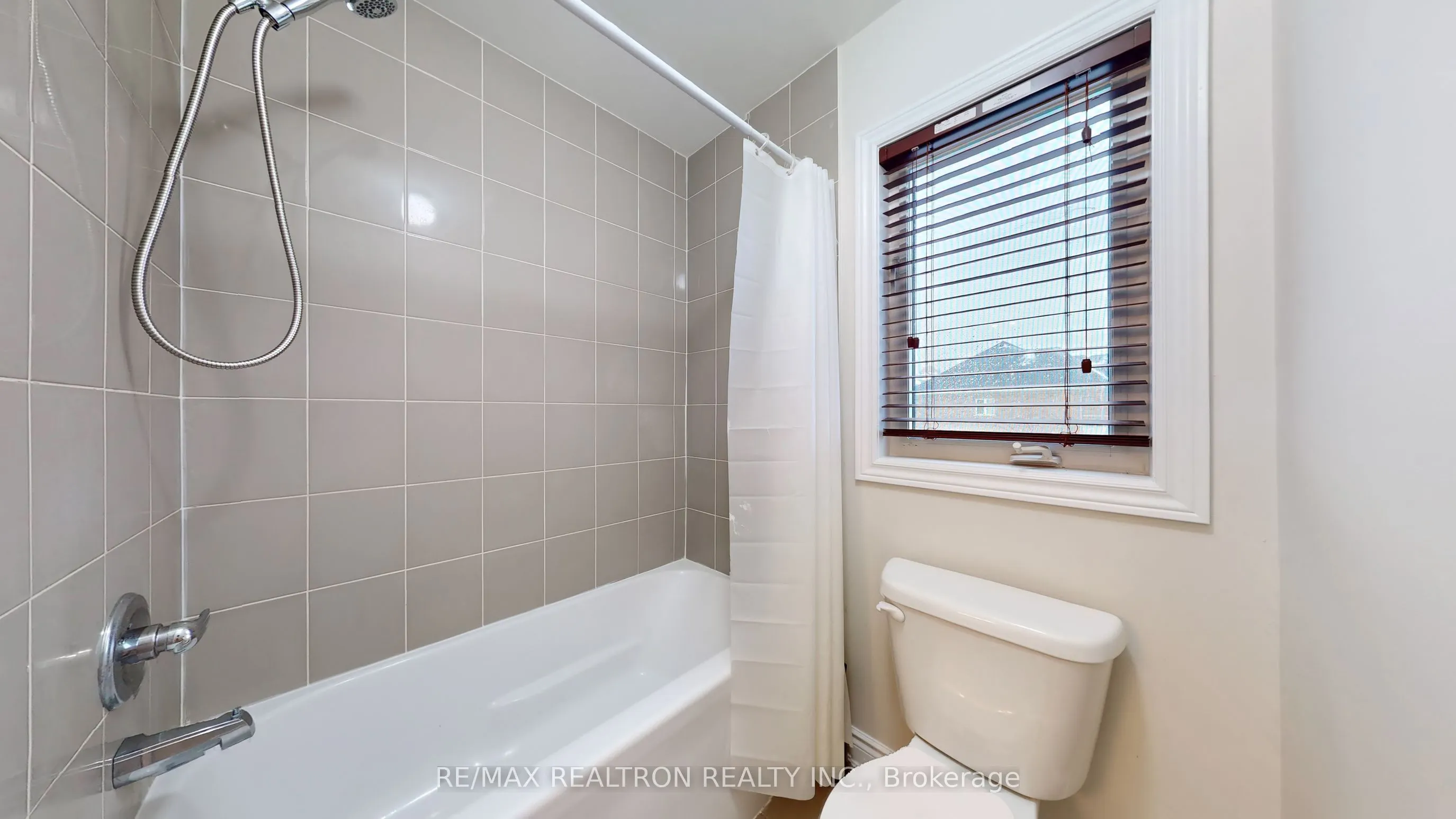 16 Vivian creek Road