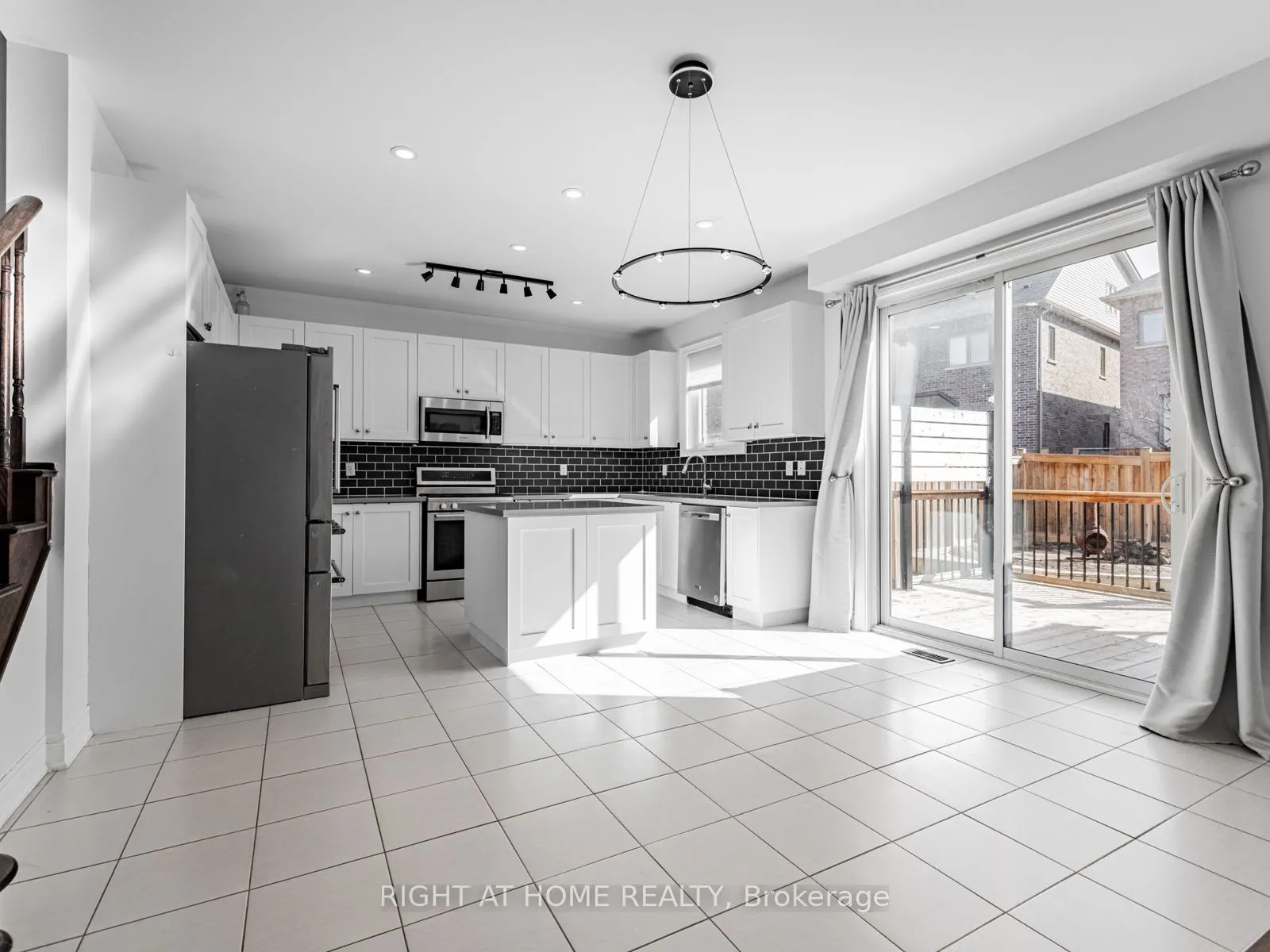 214 Stevenson Crescent