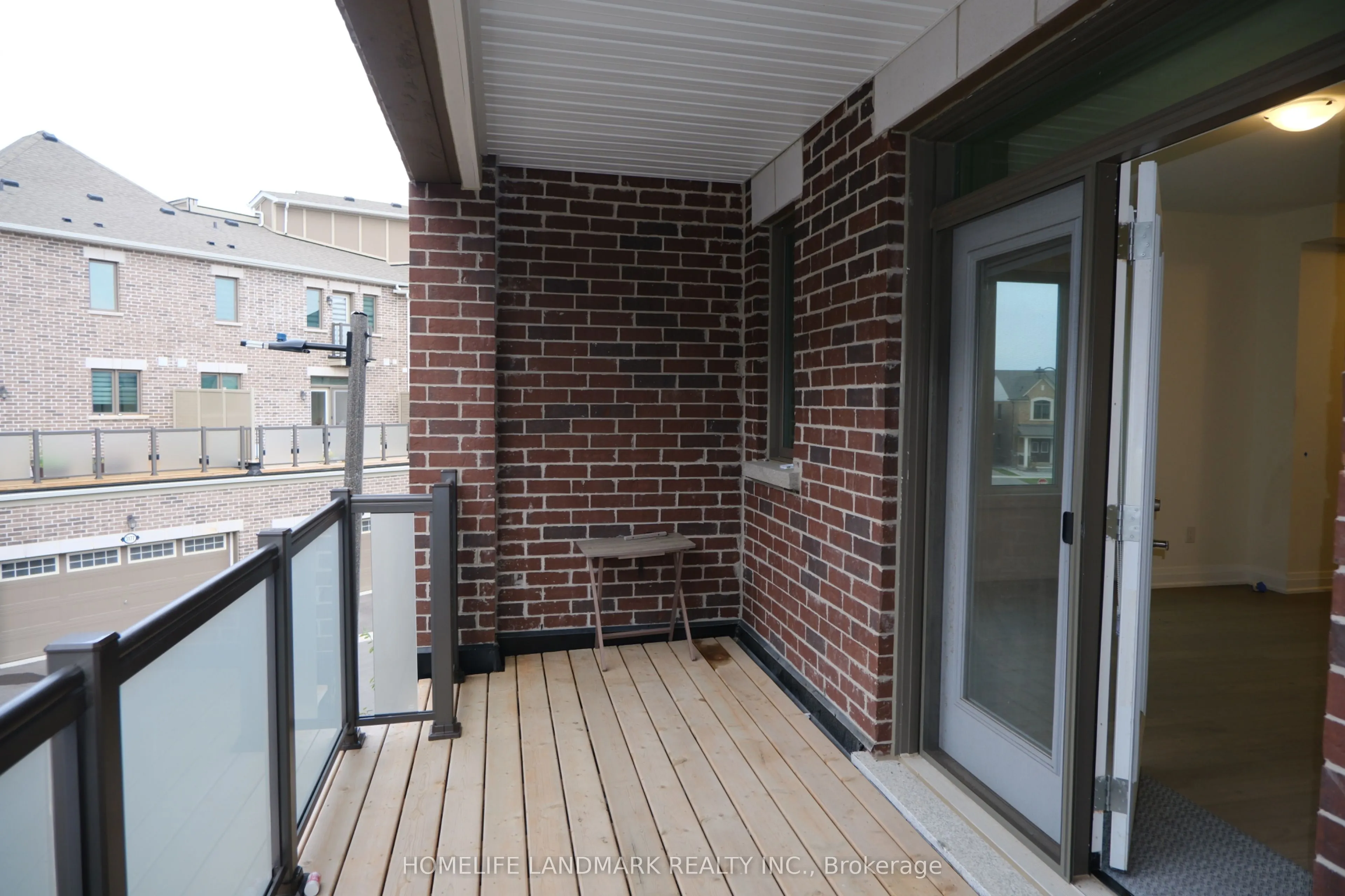 111 Thomas Frisby Jr Crescent