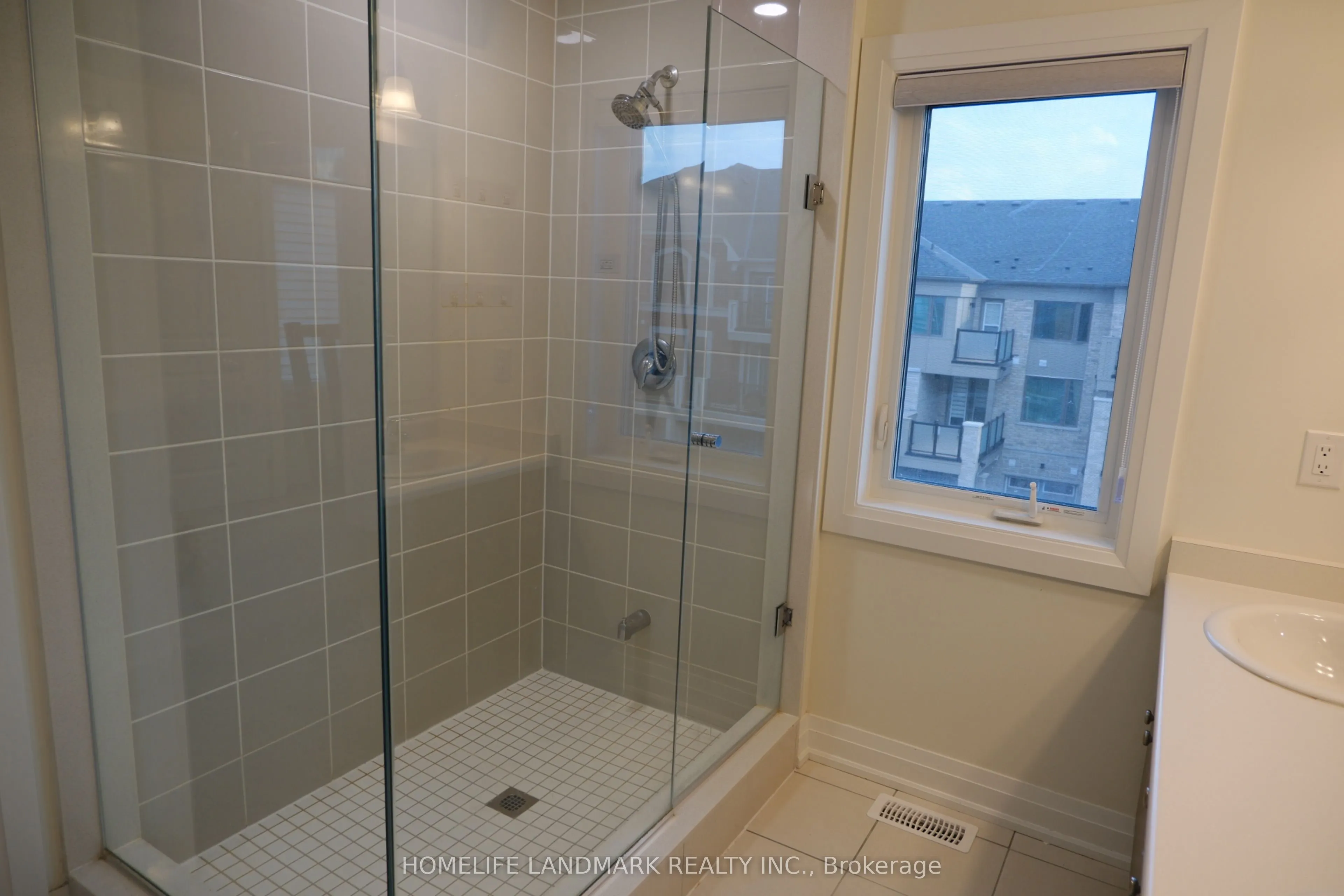 111 Thomas Frisby Jr Crescent