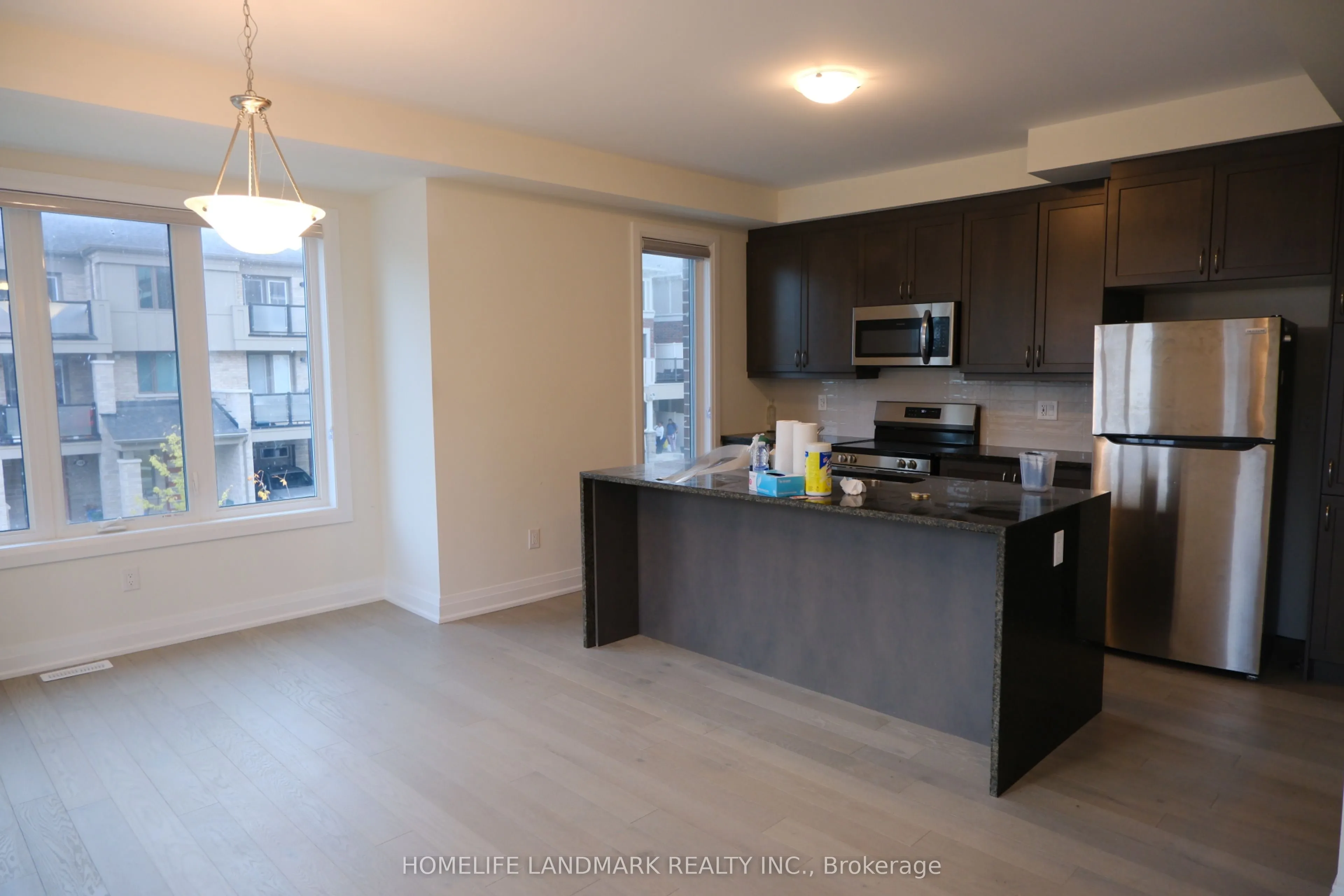 111 Thomas Frisby Jr Crescent