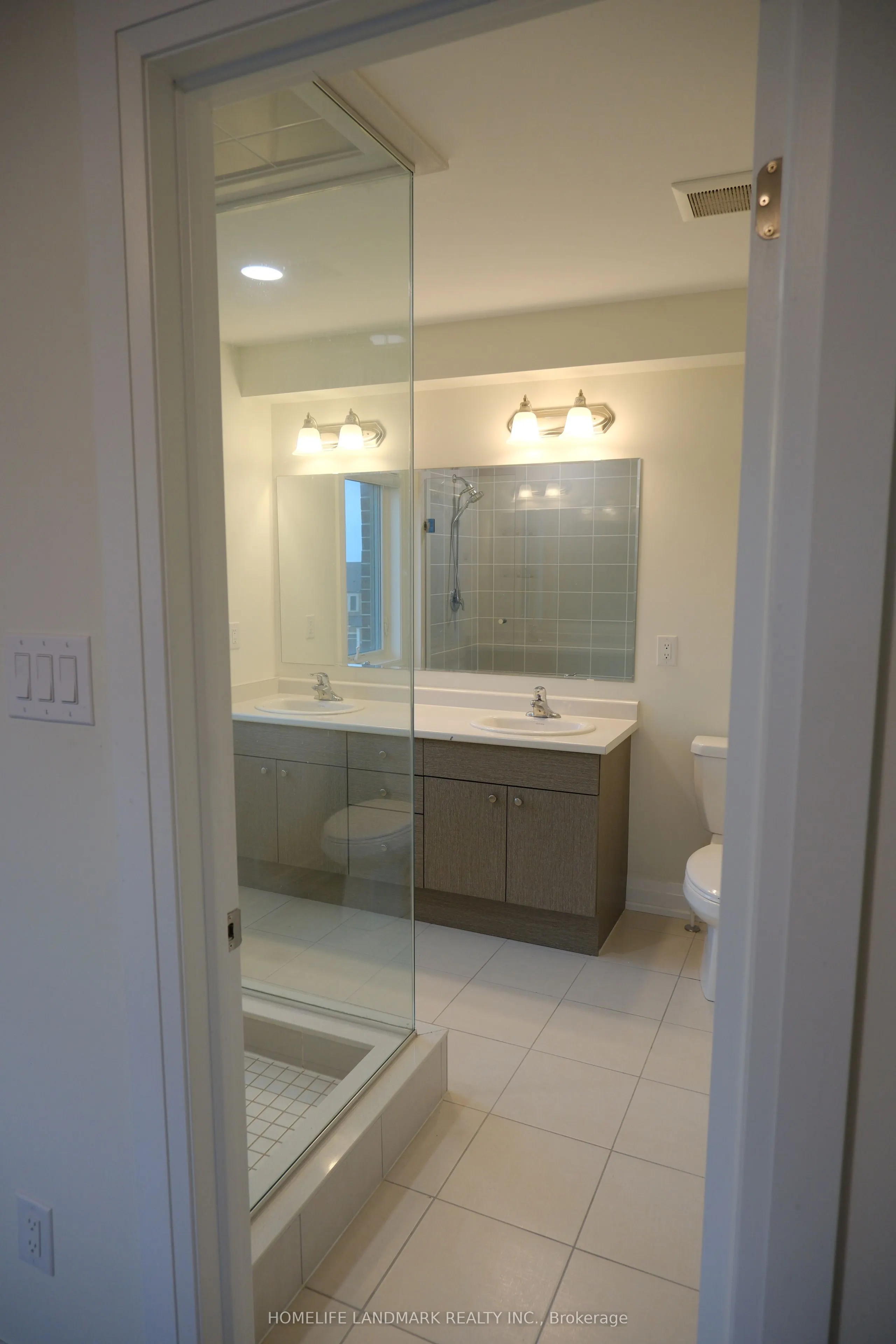 111 Thomas Frisby Jr Crescent