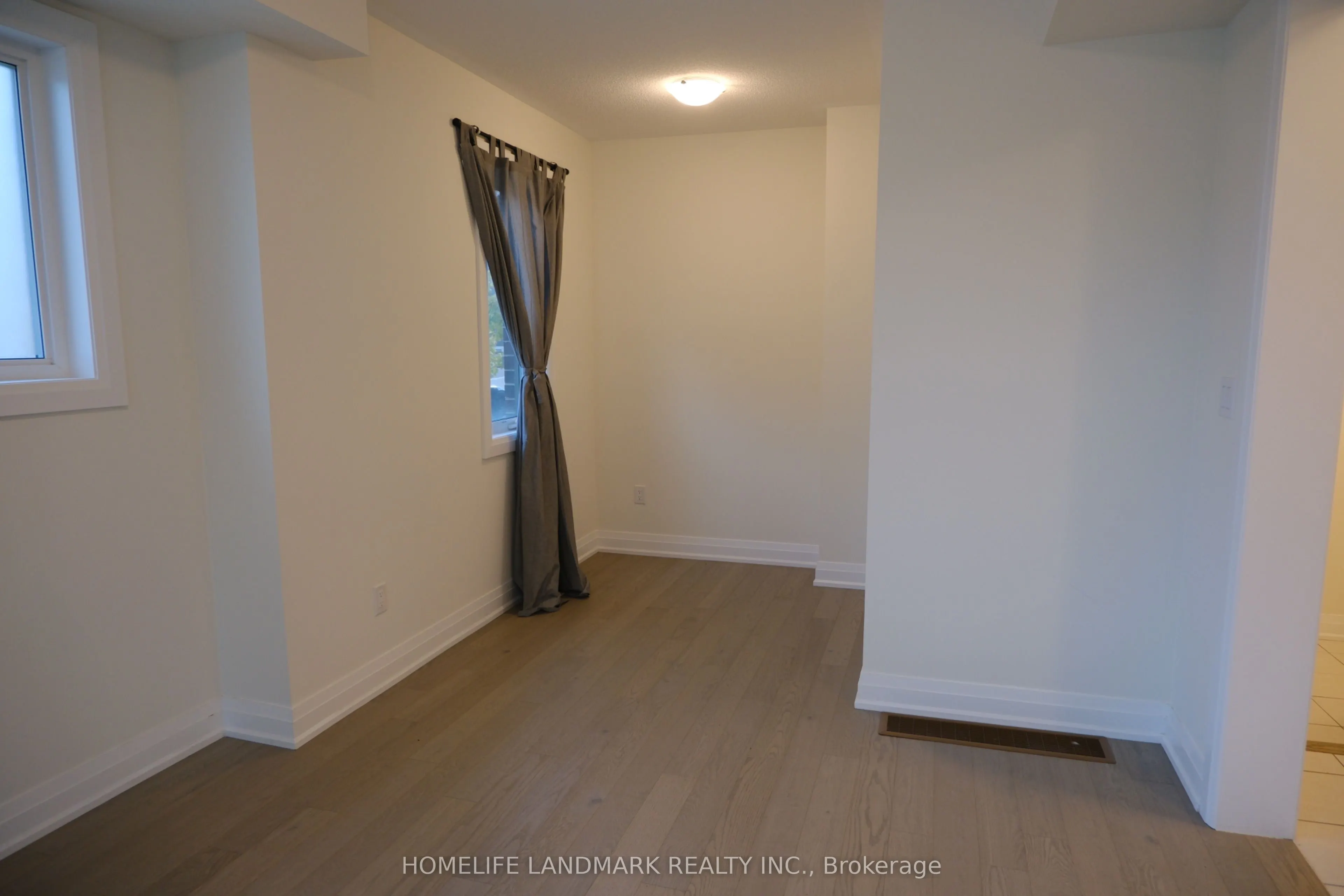 111 Thomas Frisby Jr Crescent