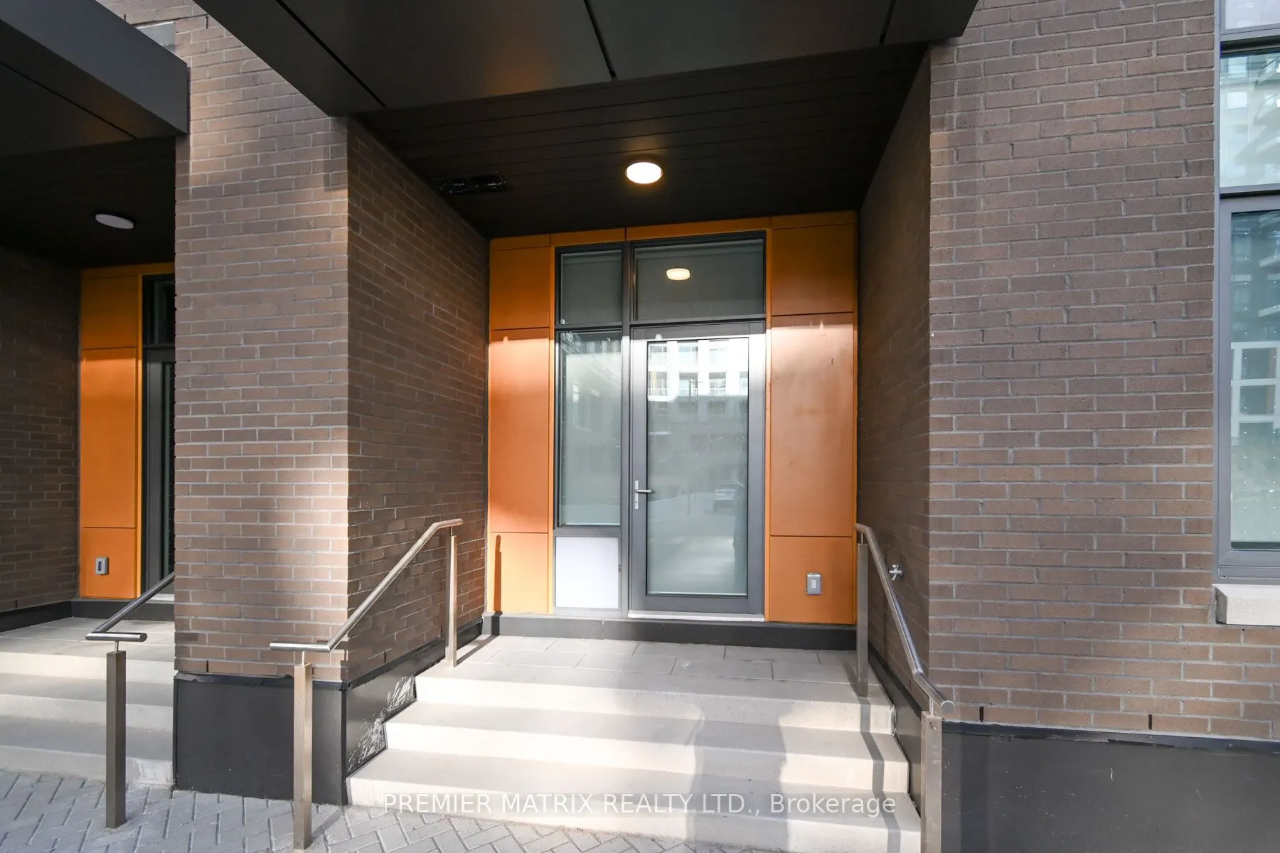 8 Beverley Glen Boulevard, #106