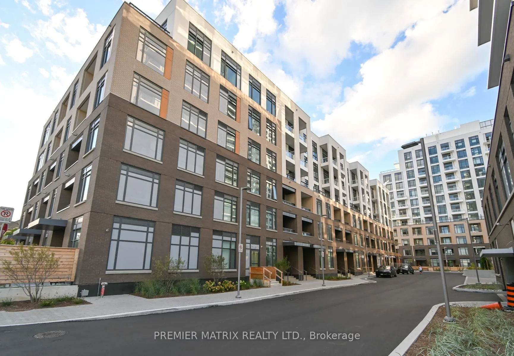 8 Beverley Glen Boulevard, #106