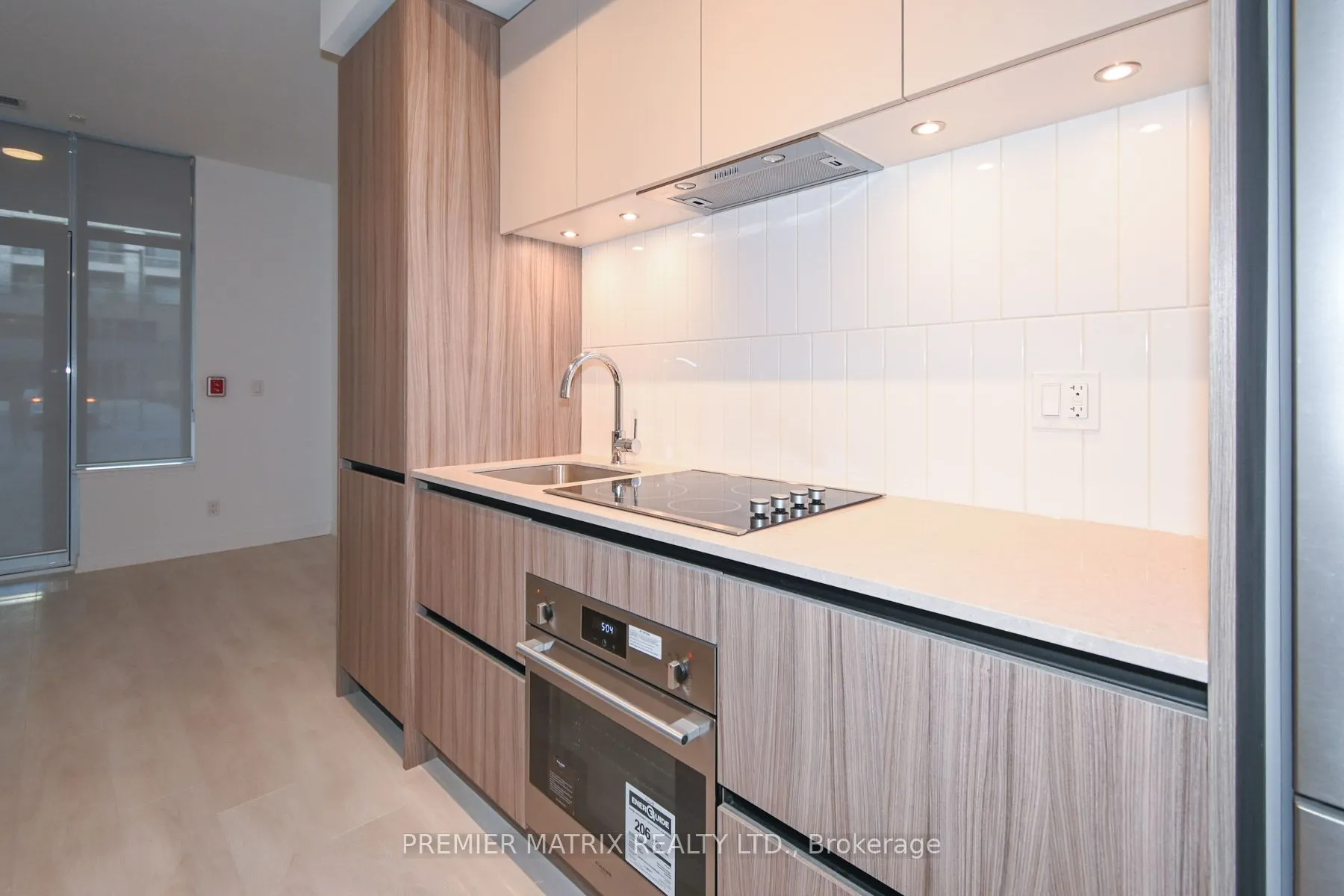 8 Beverley Glen Boulevard, #106