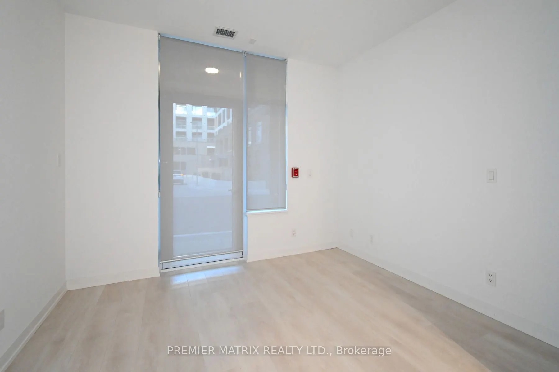 8 Beverley Glen Boulevard, #106