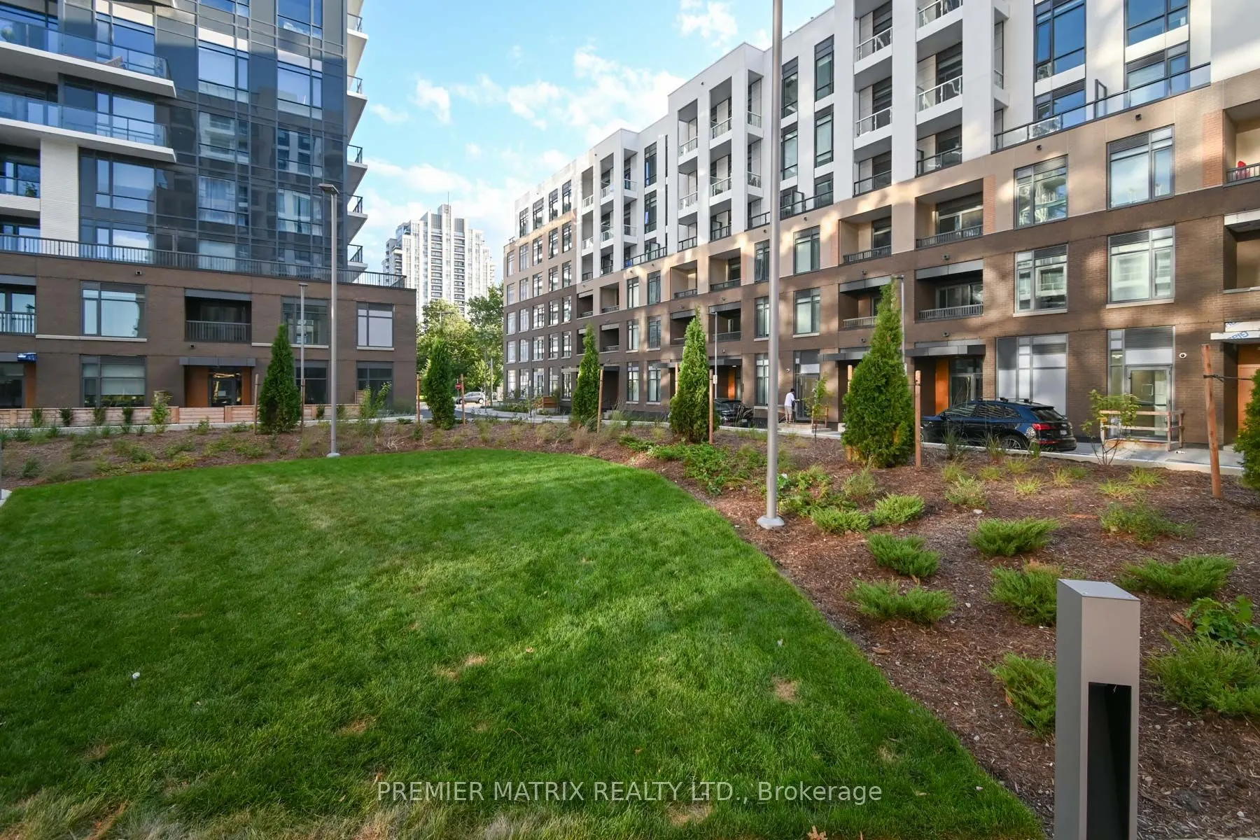 8 Beverley Glen Boulevard, #106
