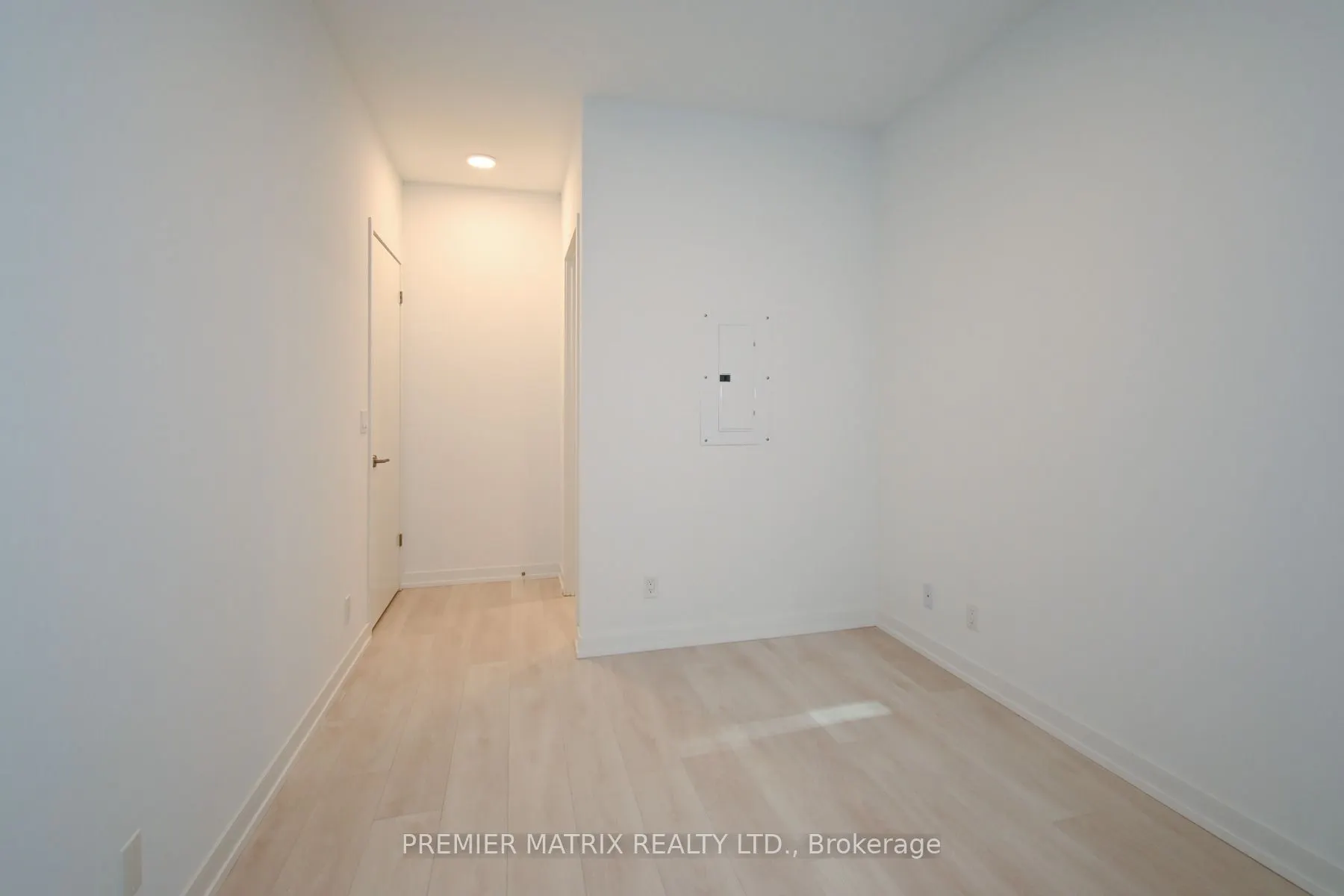 8 Beverley Glen Boulevard, #106