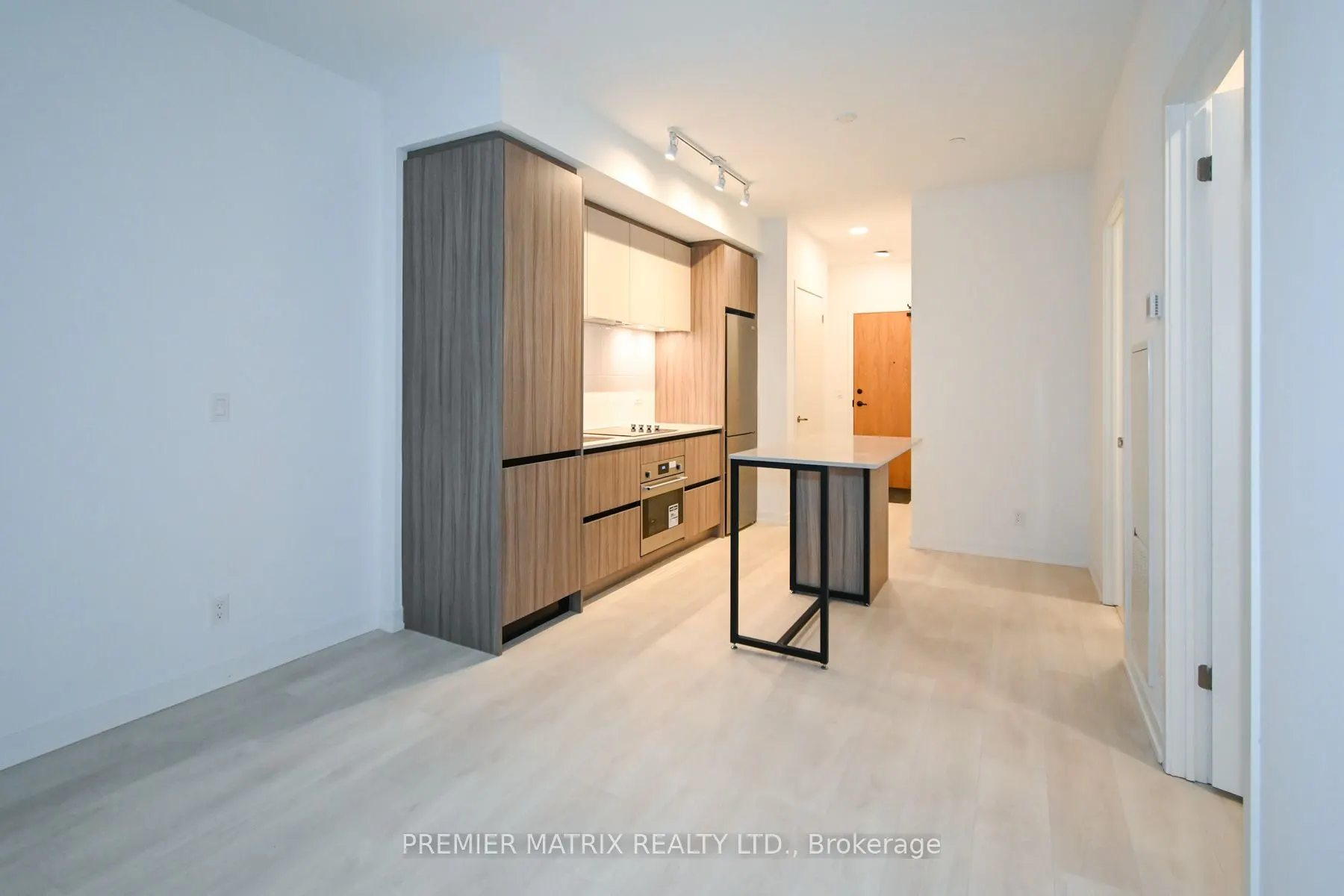 8 Beverley Glen Boulevard, #106