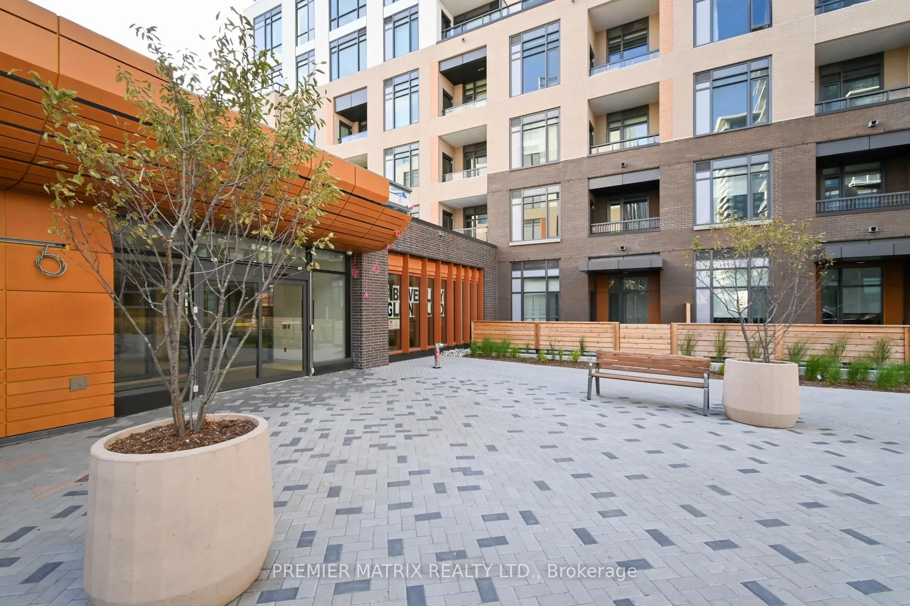 8 Beverley Glen Boulevard, #106