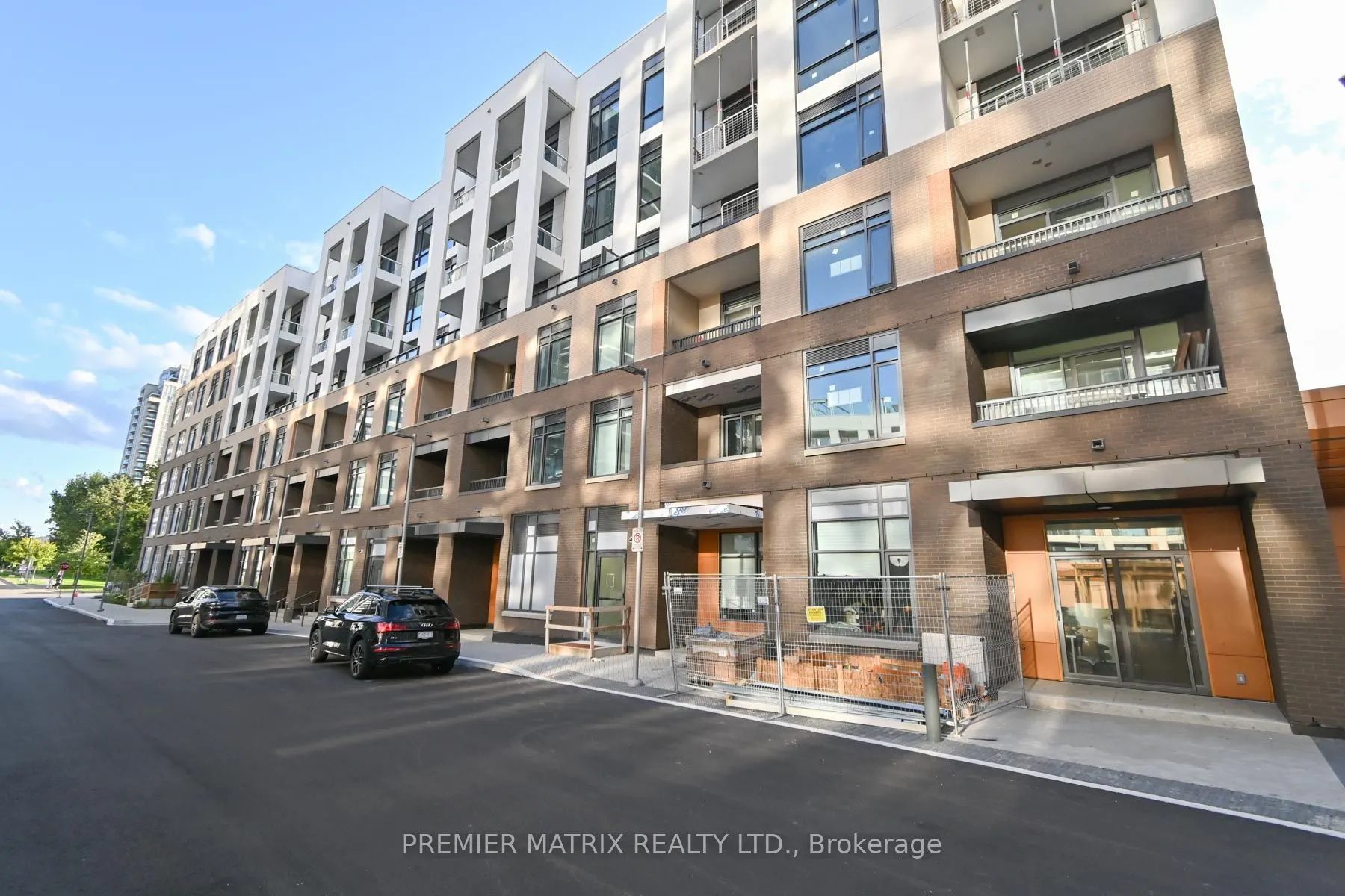 8 Beverley Glen Boulevard, #106