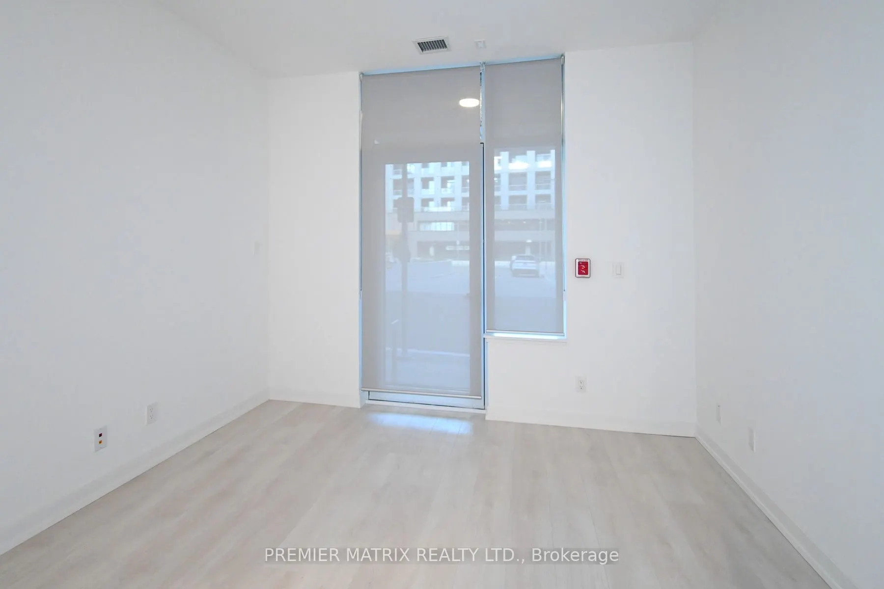 8 Beverley Glen Boulevard, #106
