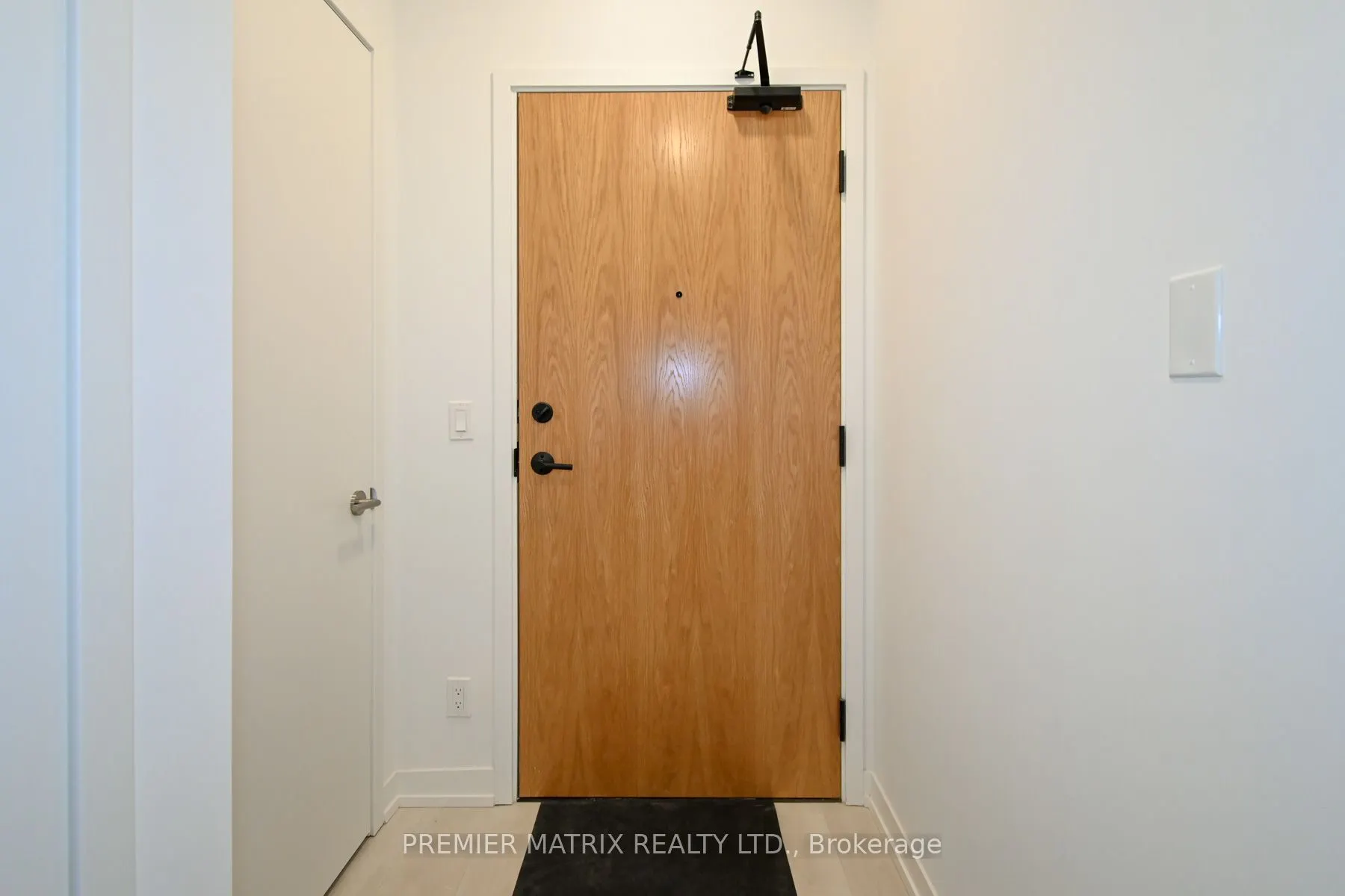 8 Beverley Glen Boulevard, #106