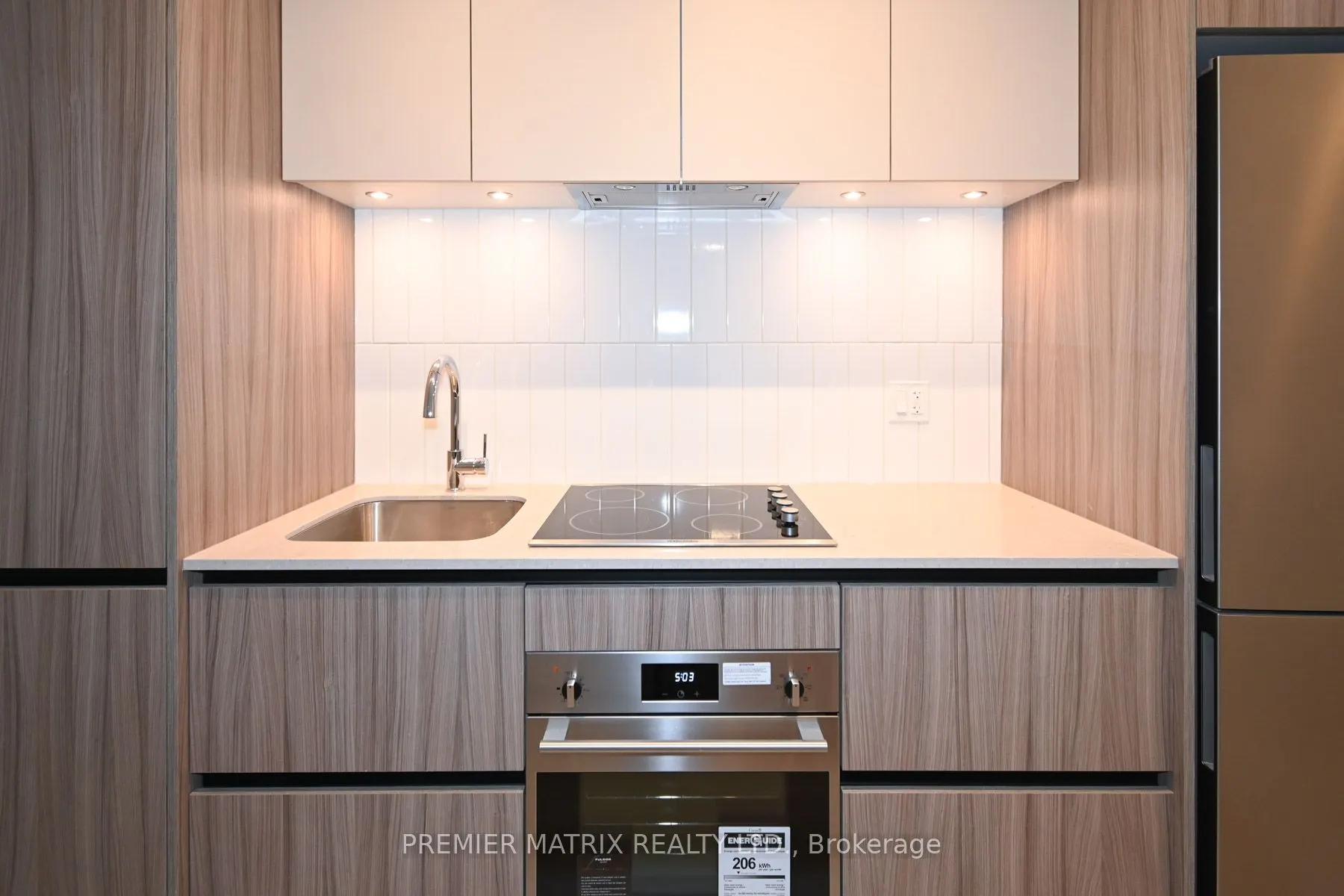 8 Beverley Glen Boulevard, #106