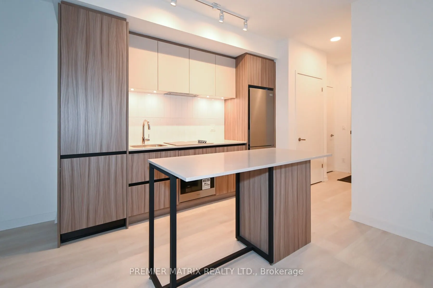 8 Beverley Glen Boulevard, #106