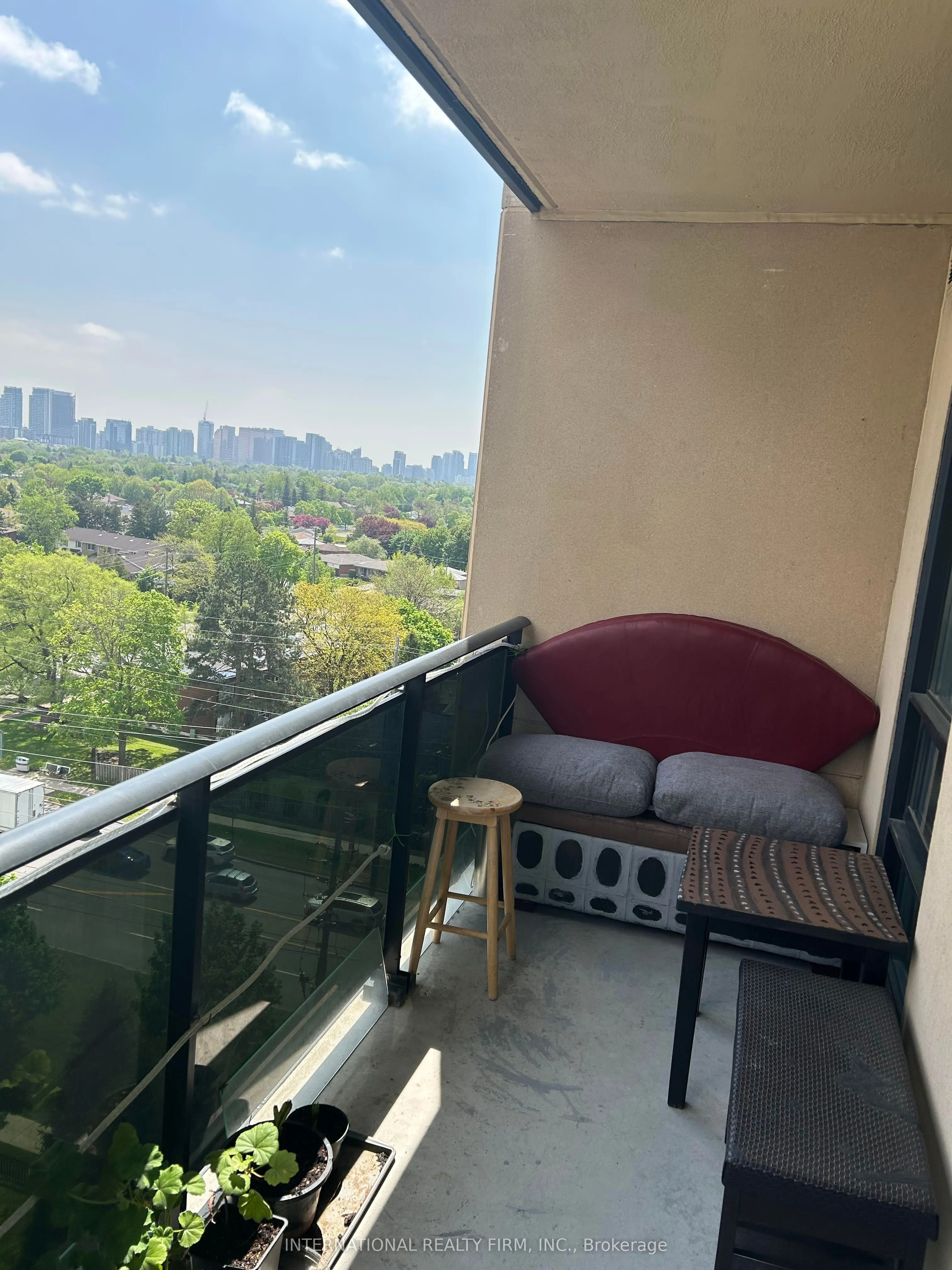 520 Steeles Avenue W, #1004