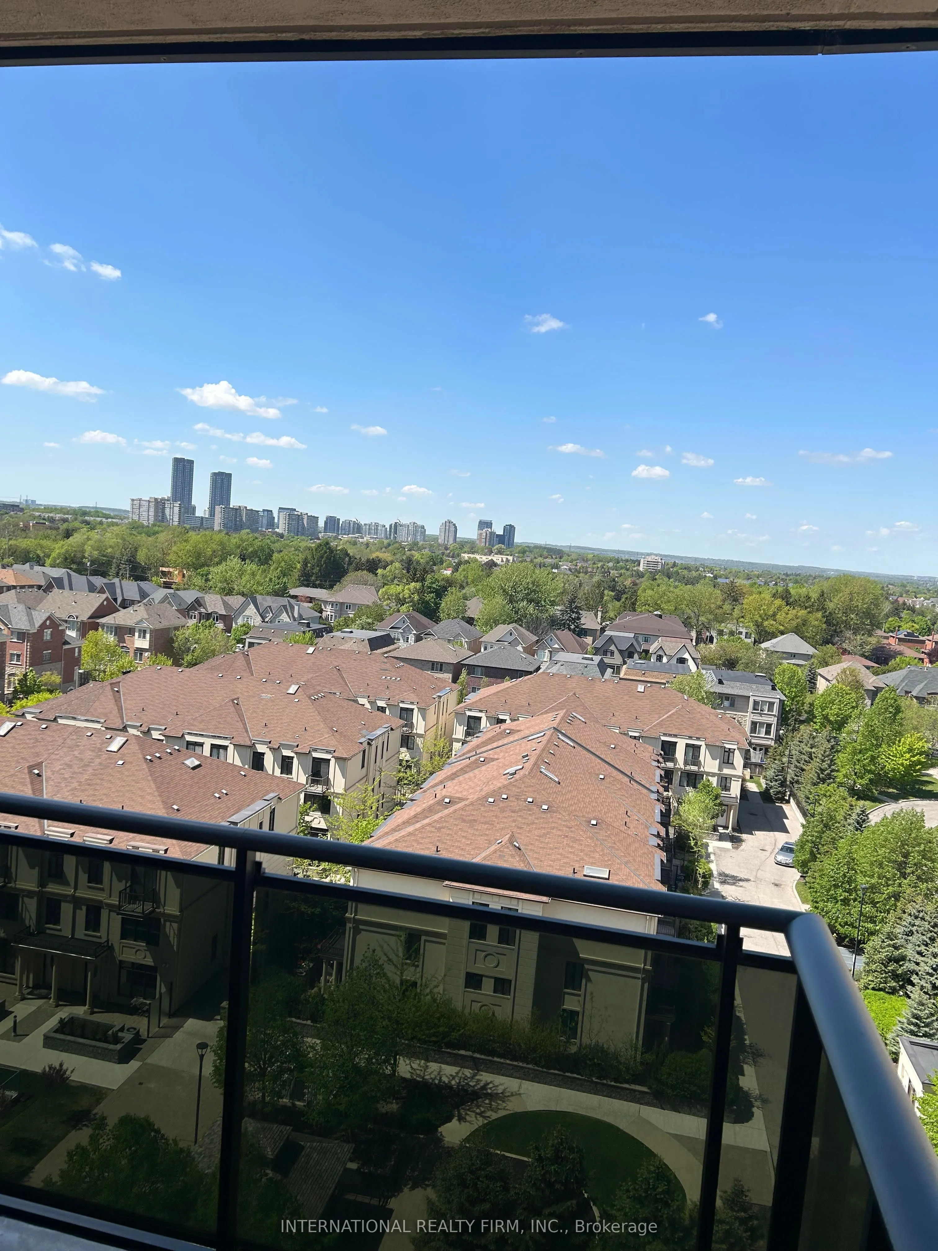 520 Steeles Avenue W, #1004