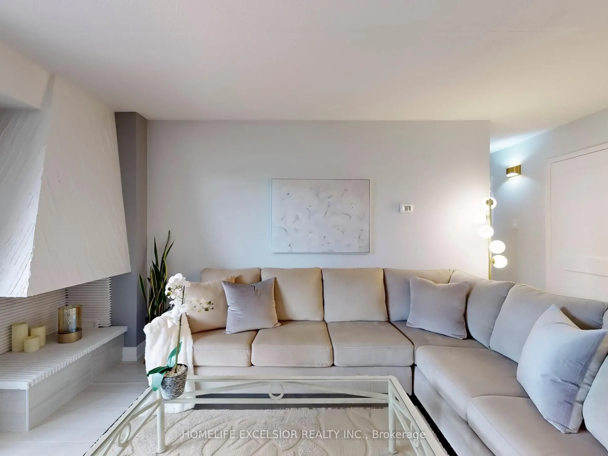 15390 Yonge Street, #203