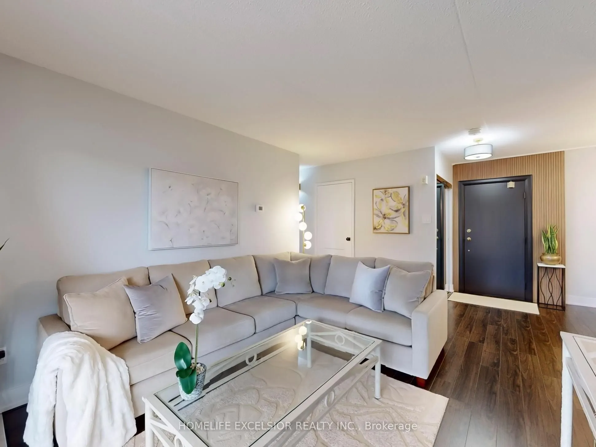 15390 Yonge Street, #203