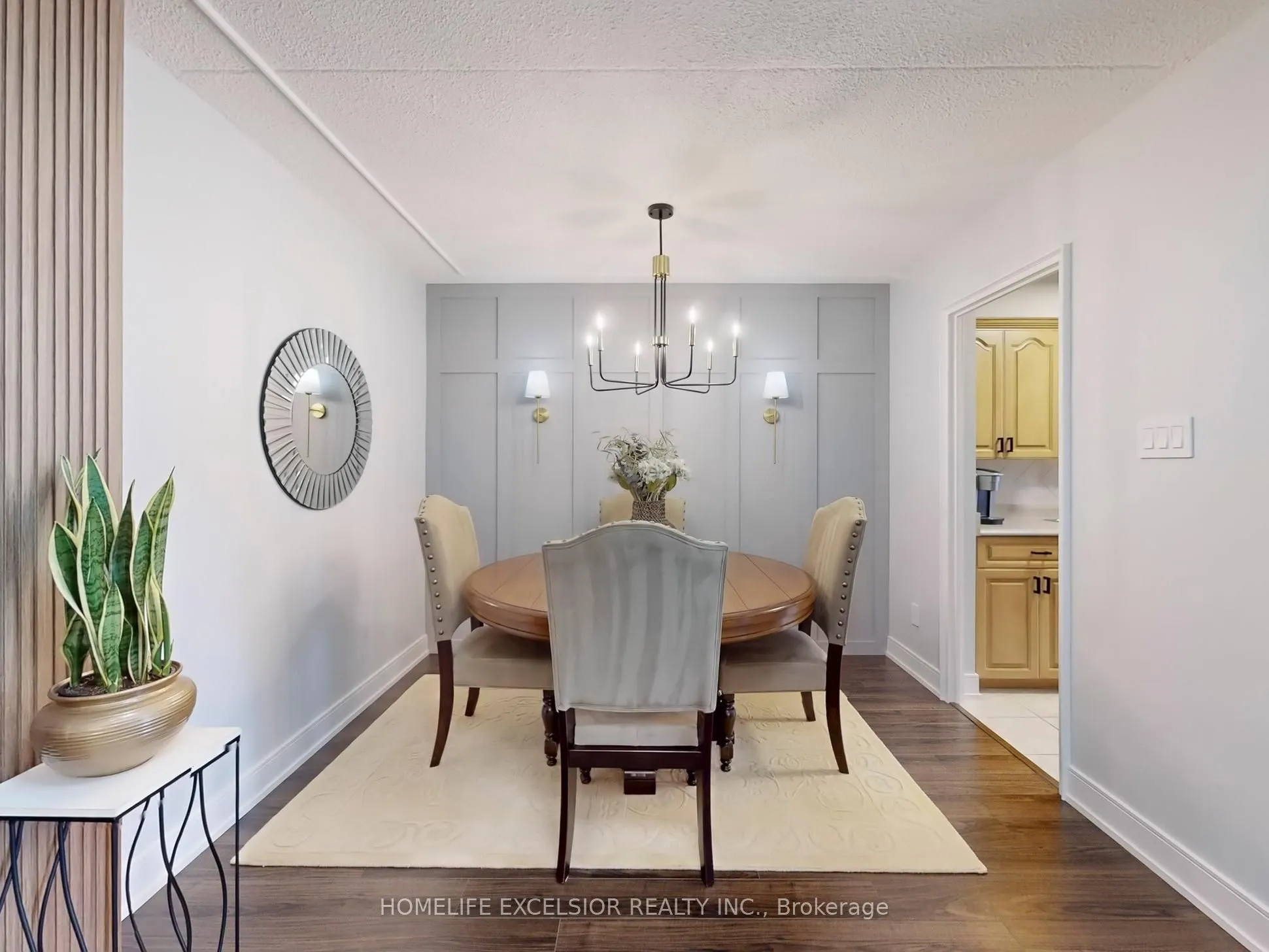 15390 Yonge Street, #203