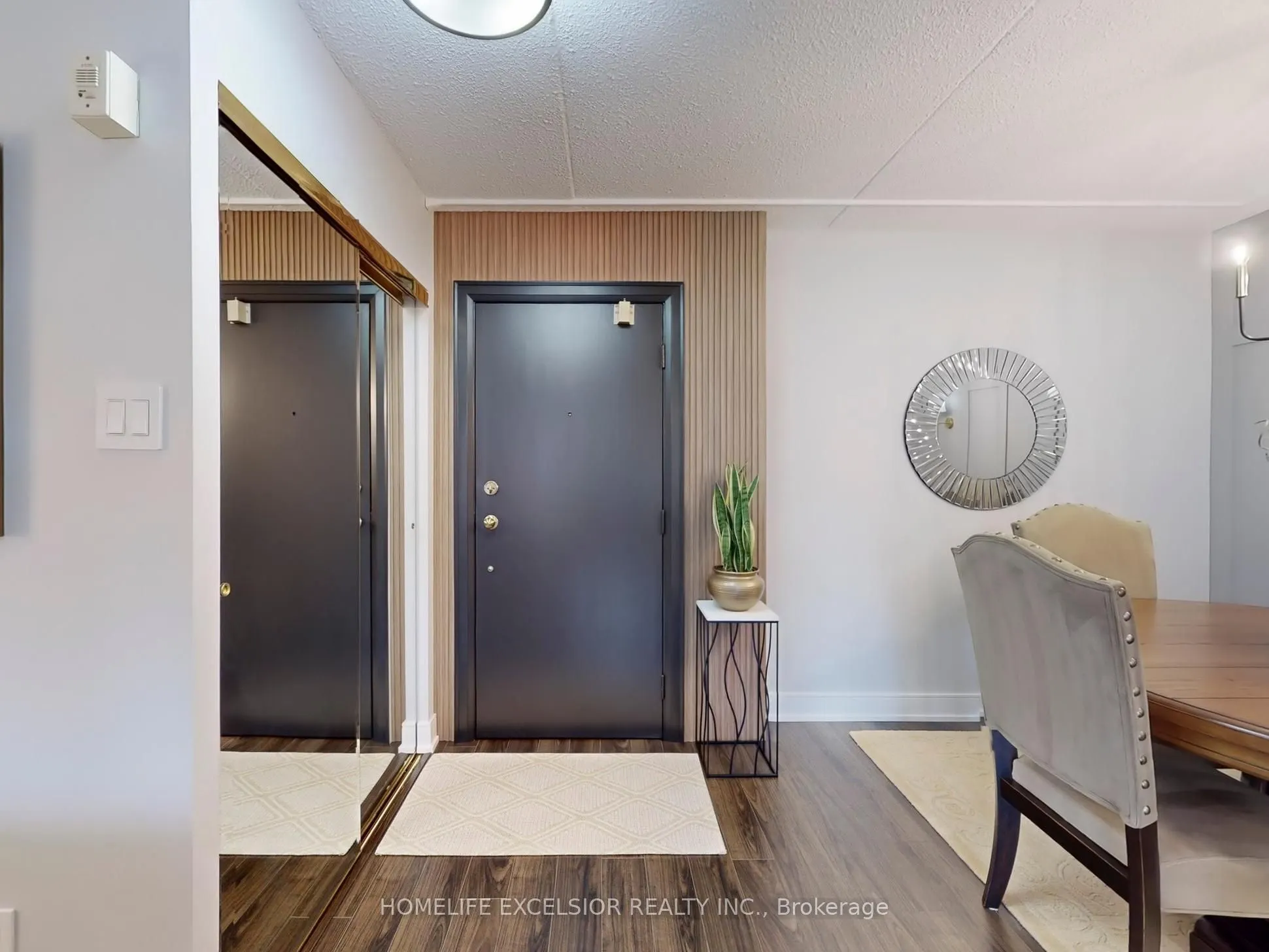 15390 Yonge Street, #203