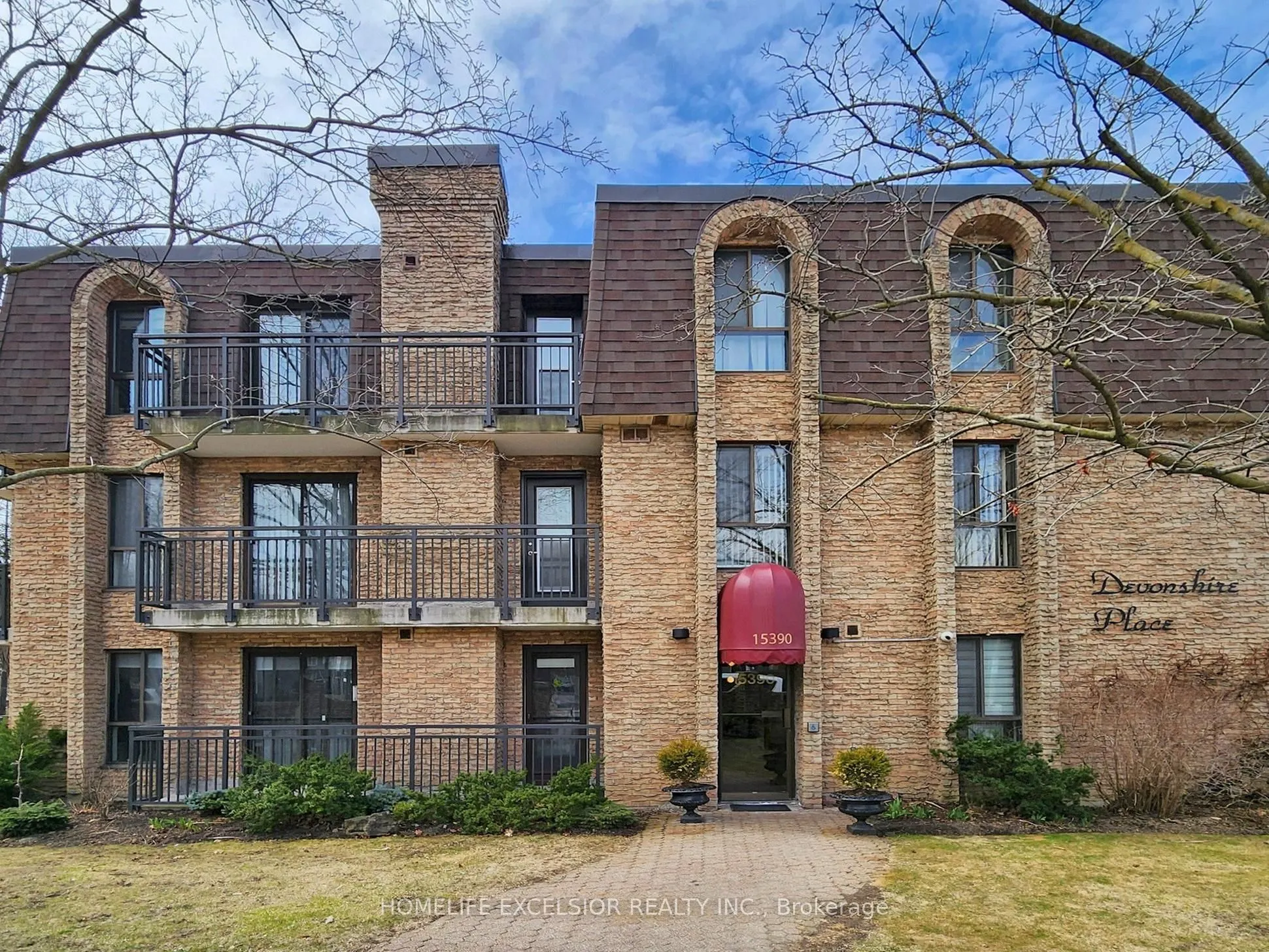 15390 Yonge Street, #203