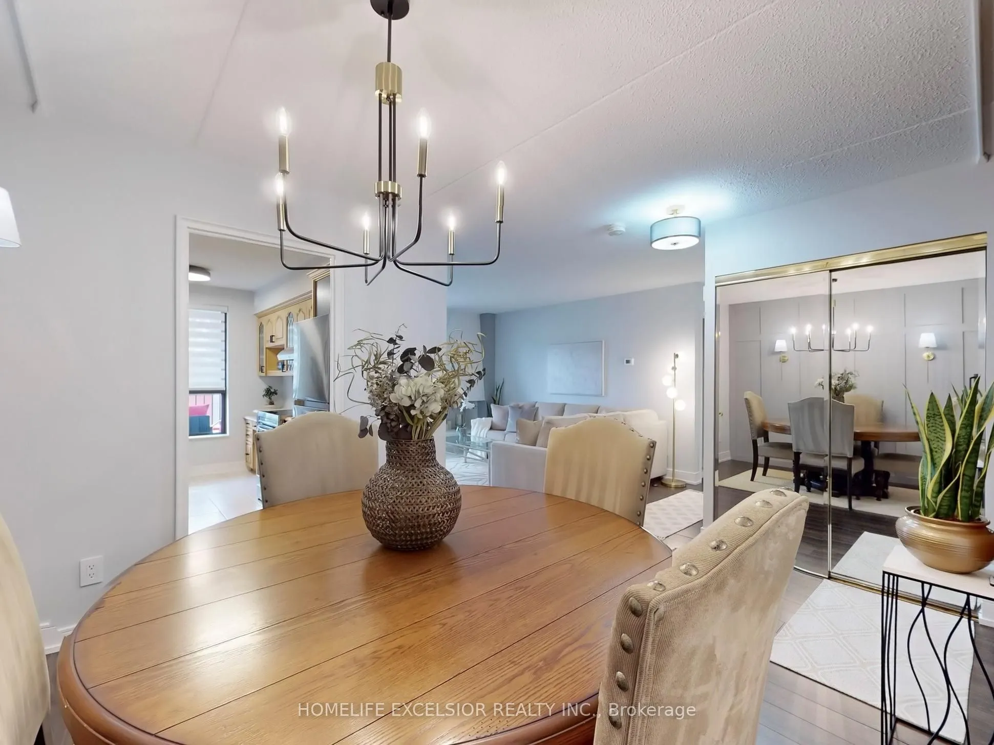 15390 Yonge Street, #203