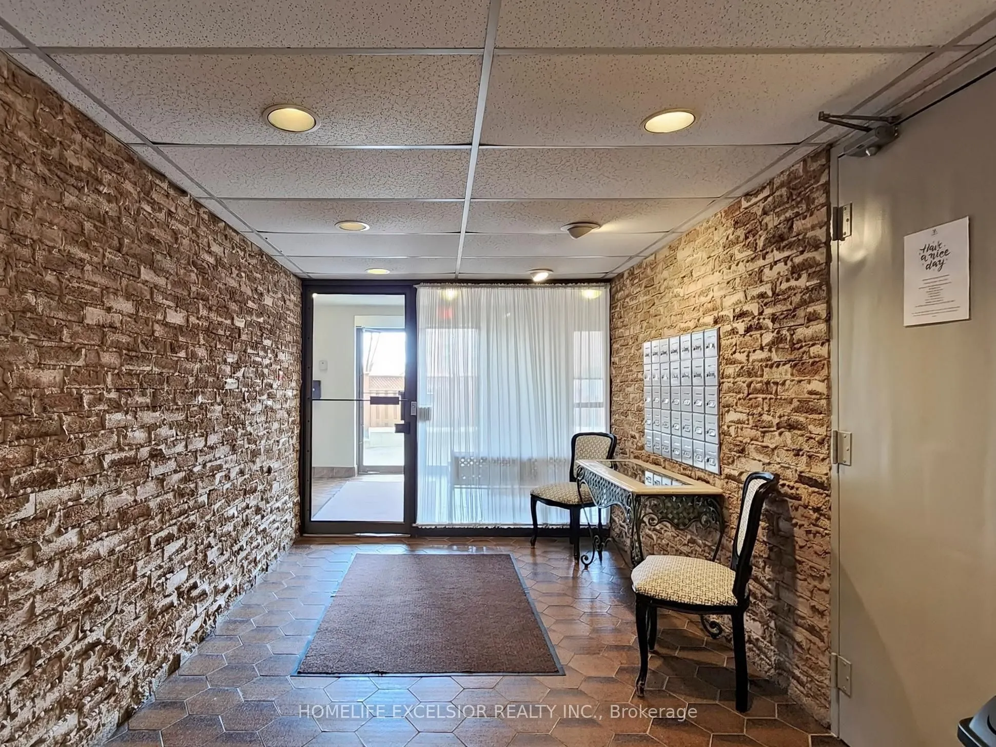 15390 Yonge Street, #203