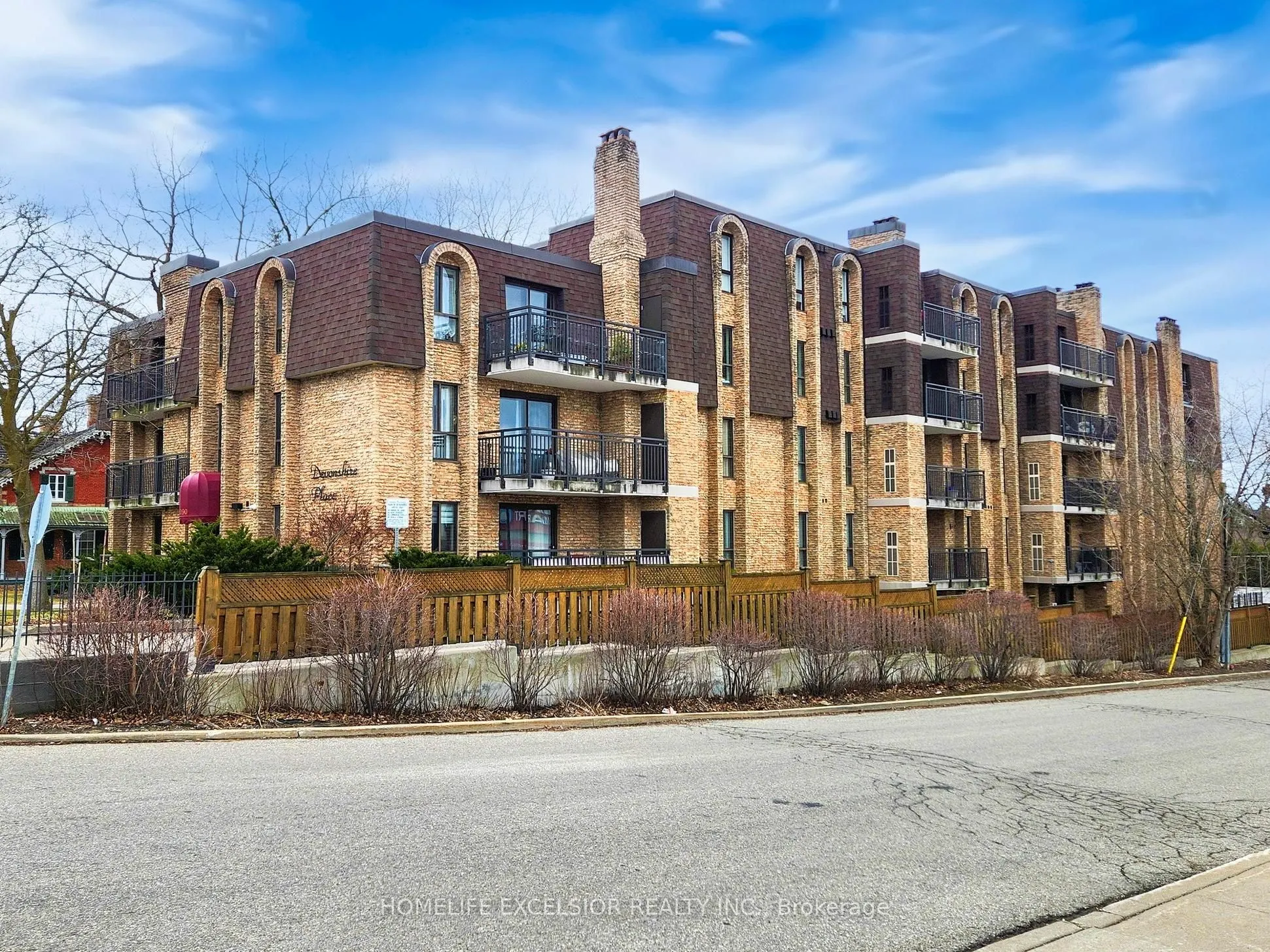 15390 Yonge Street, #203
