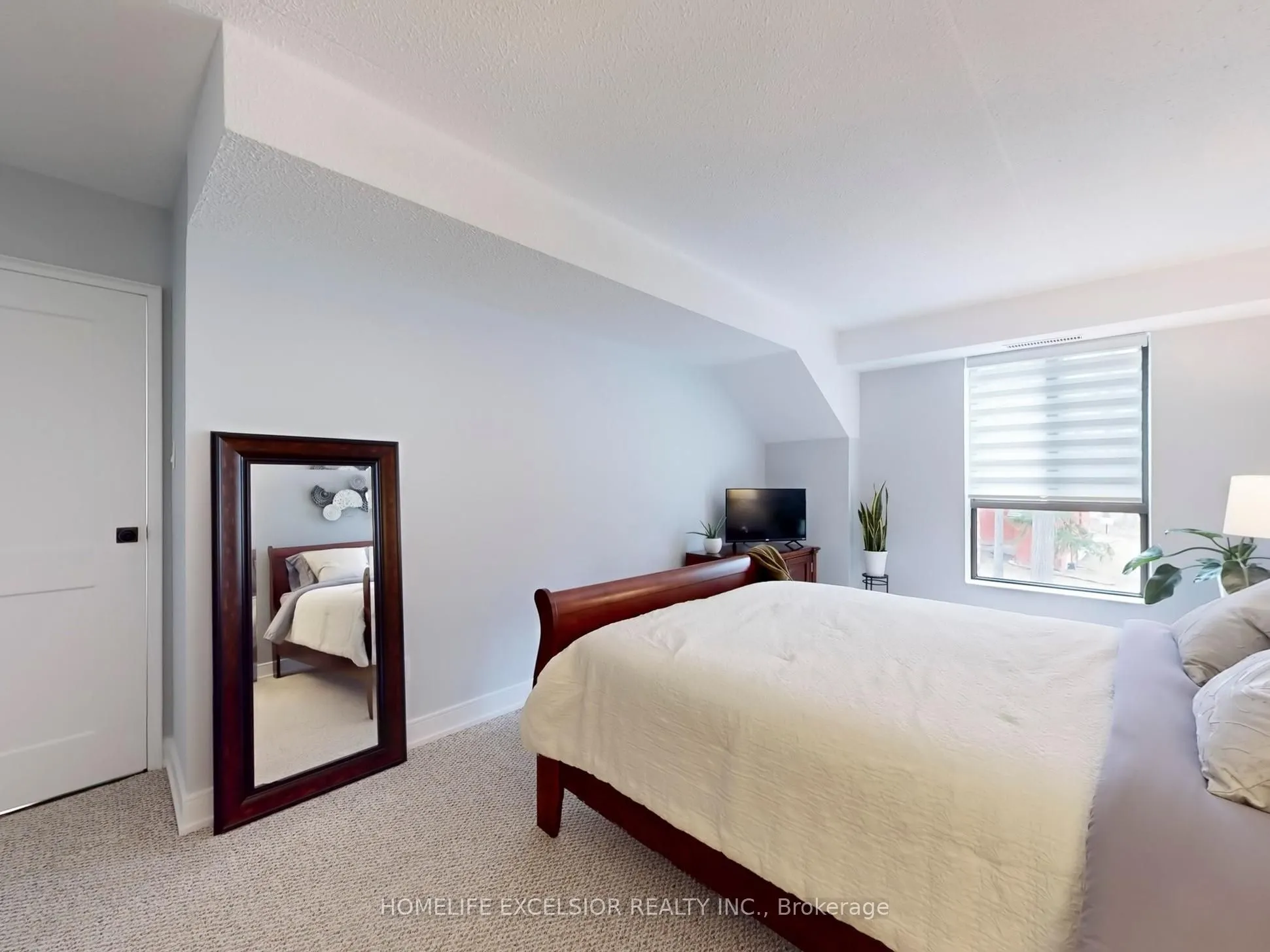 15390 Yonge Street, #203
