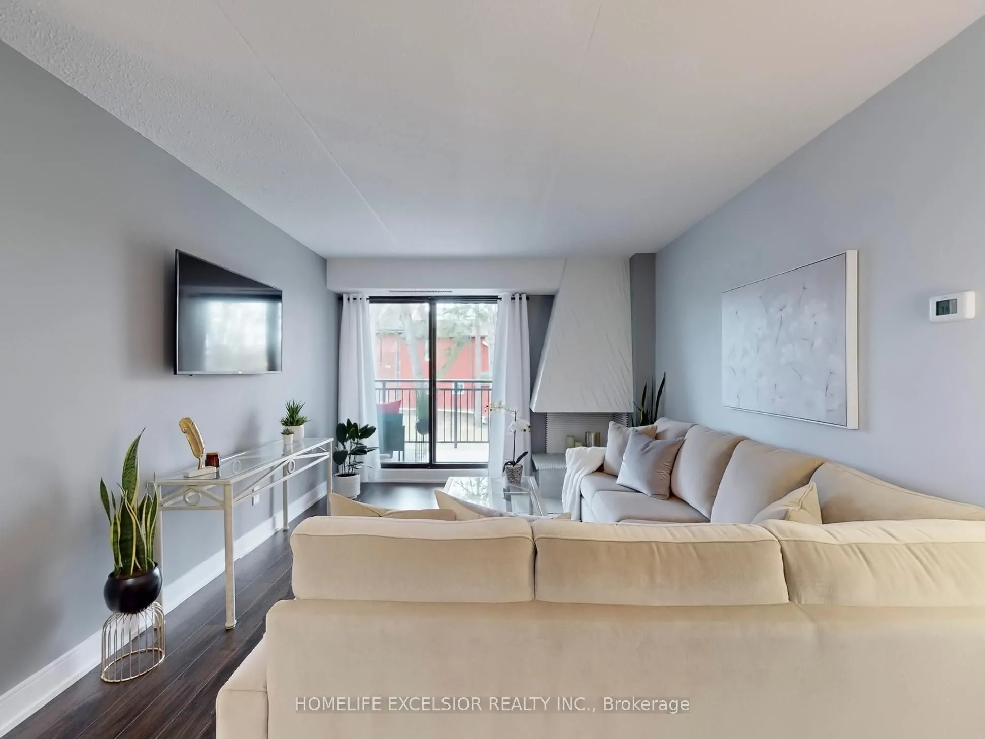 15390 Yonge Street, #203
