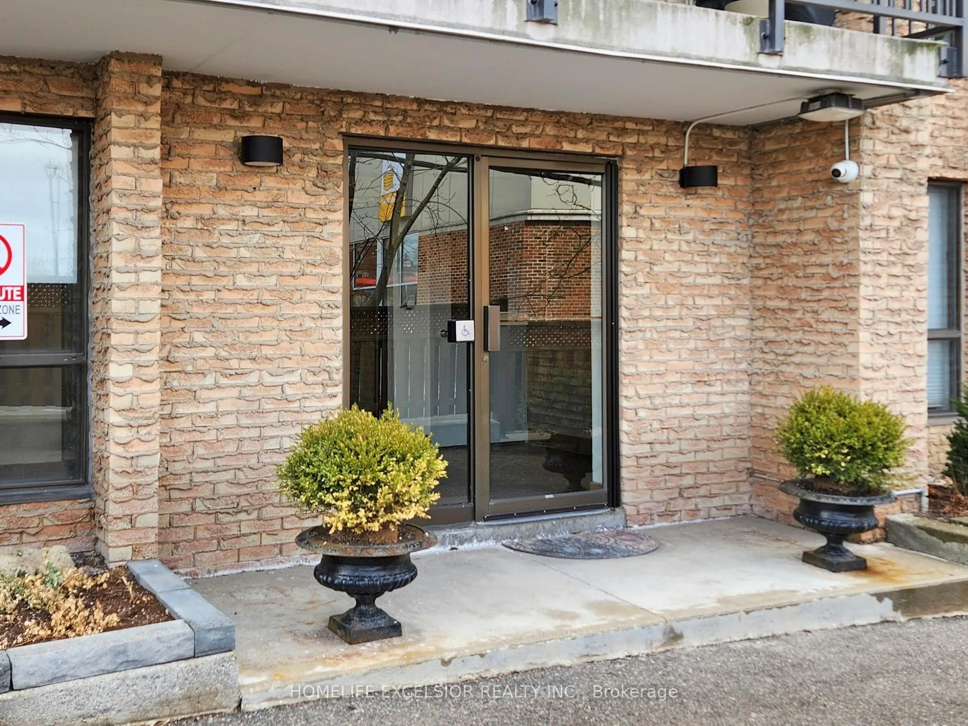 15390 Yonge Street, #203
