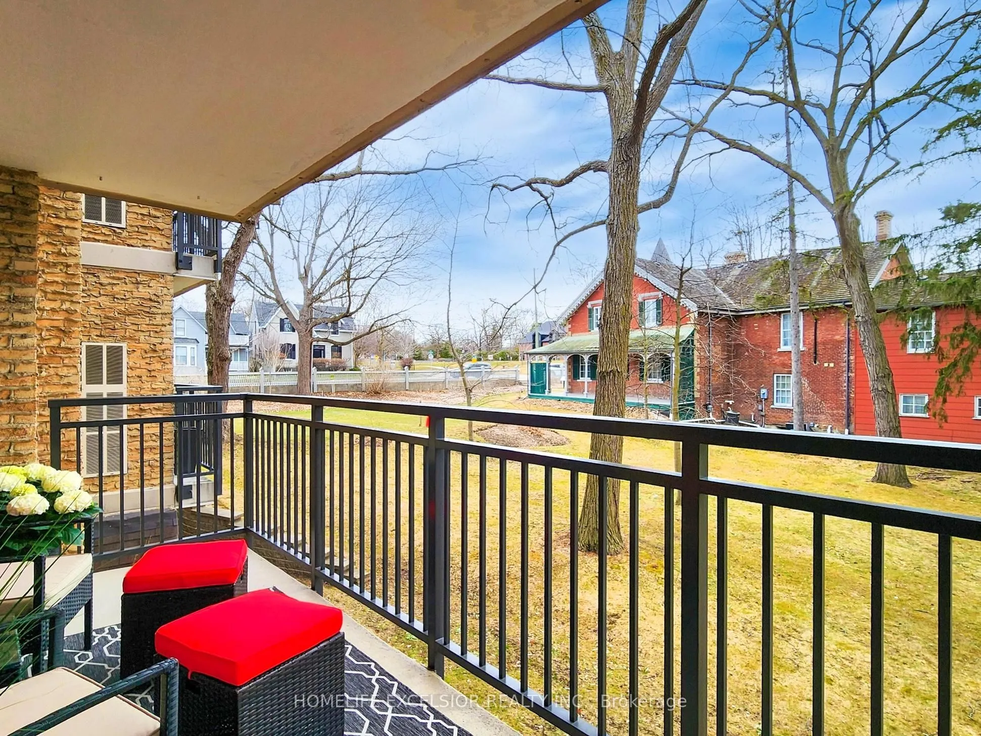 15390 Yonge Street, #203
