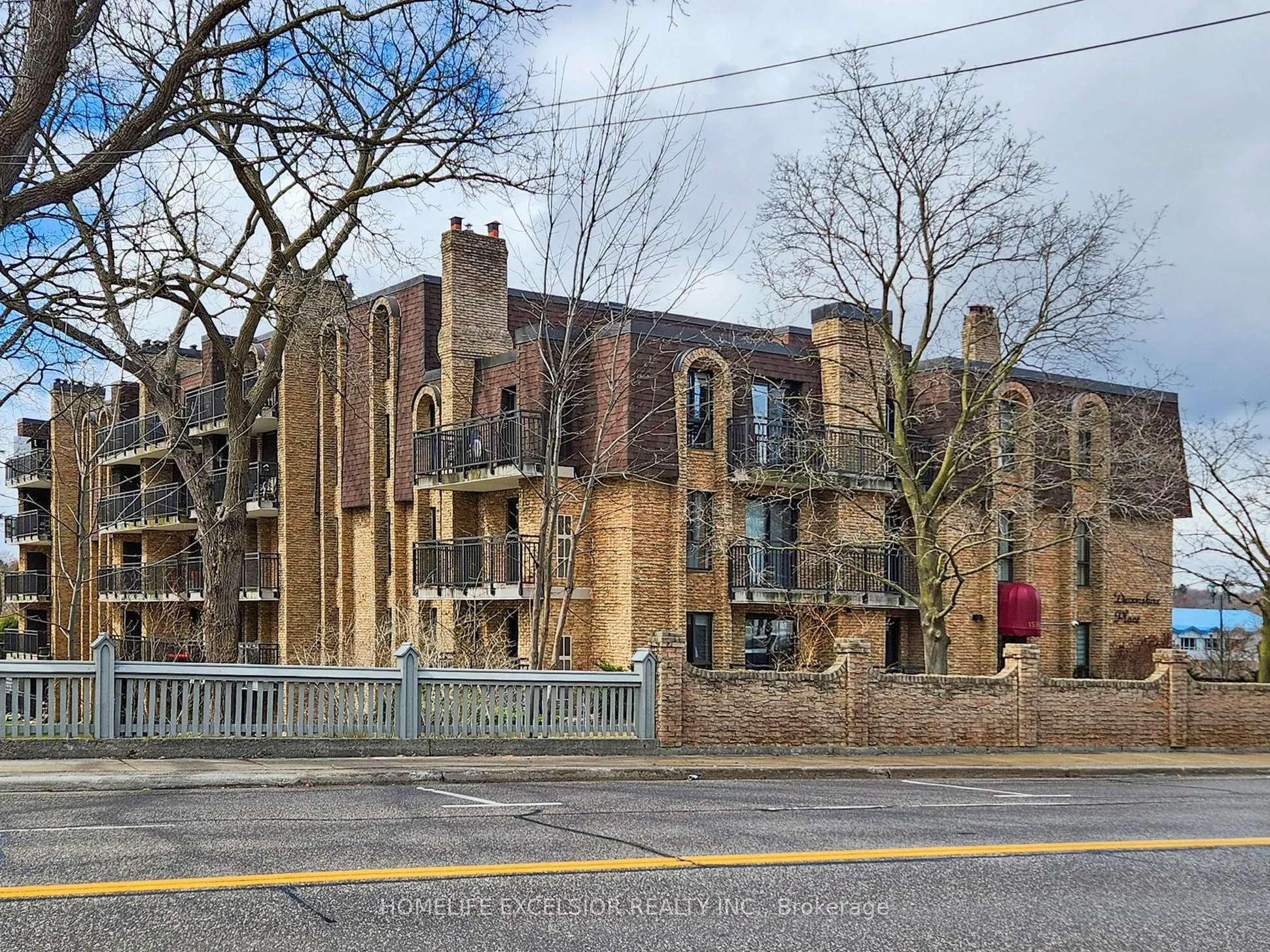 15390 Yonge Street, #203