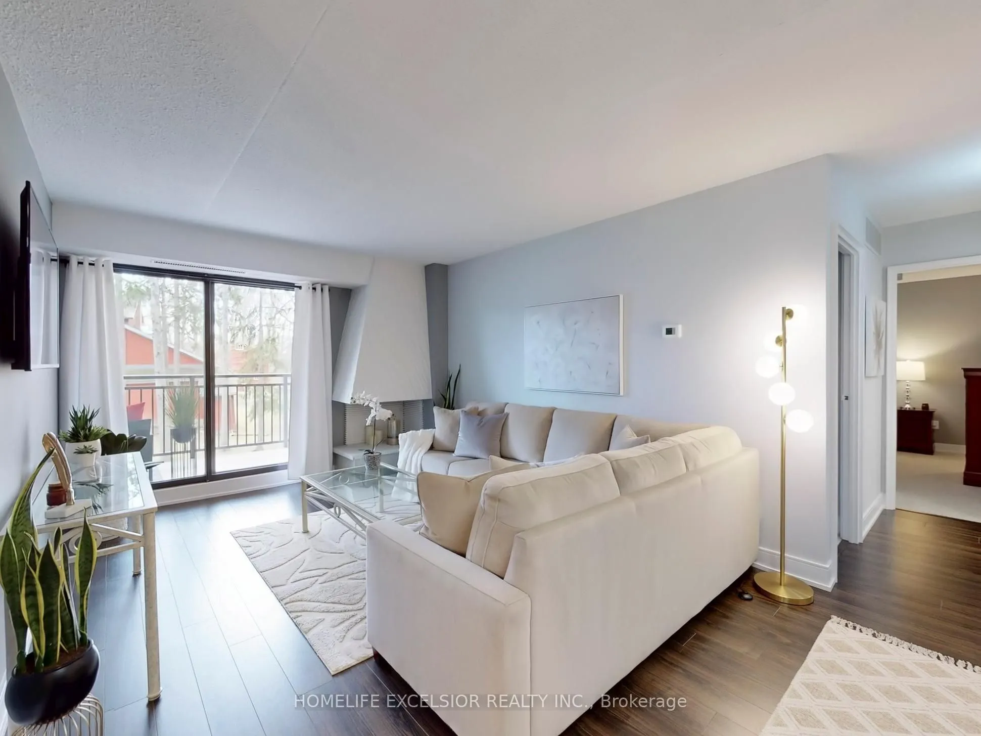 15390 Yonge Street, #203