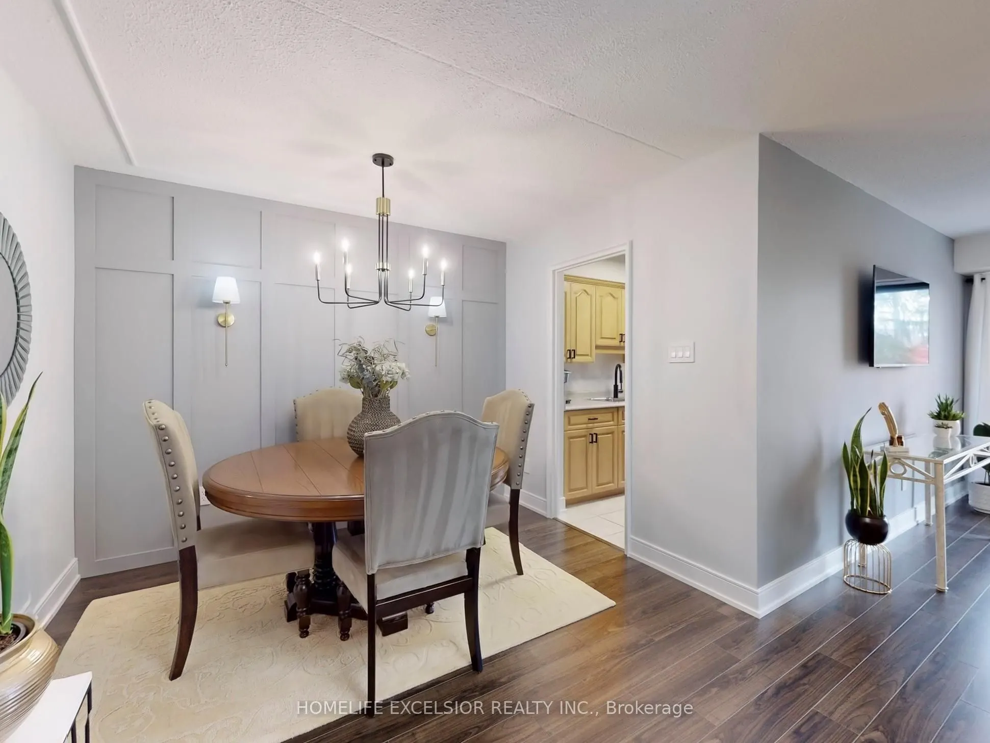 15390 Yonge Street, #203