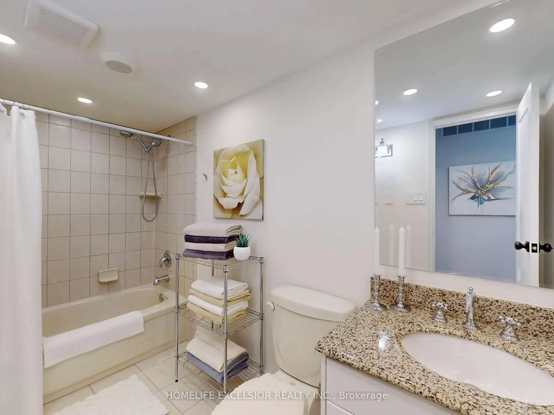 15390 Yonge Street, #203