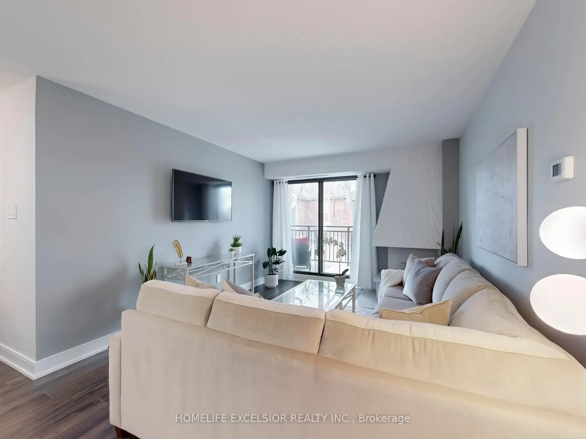 15390 Yonge Street, #203