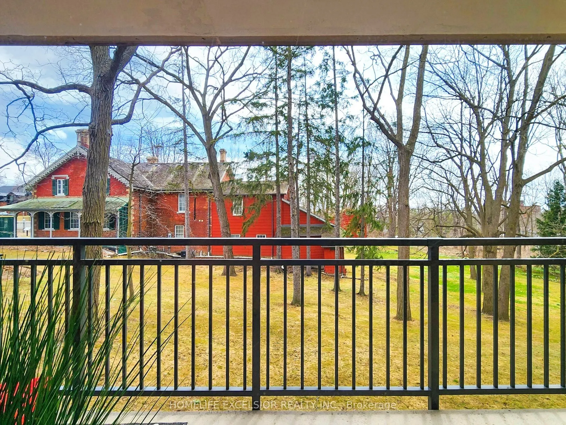 15390 Yonge Street, #203