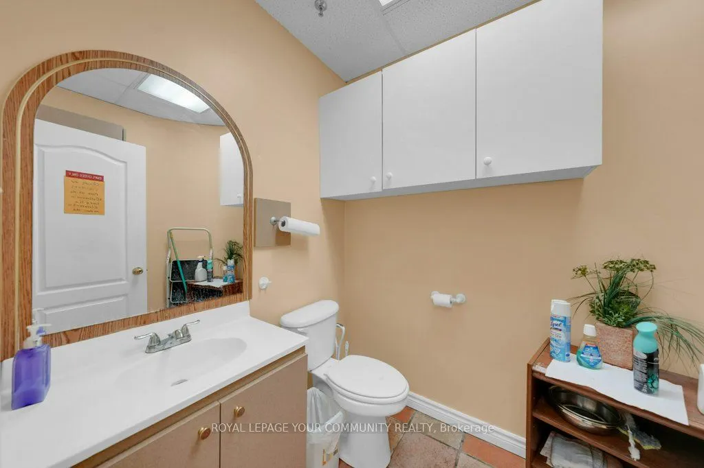 9631 Yonge Street, #204