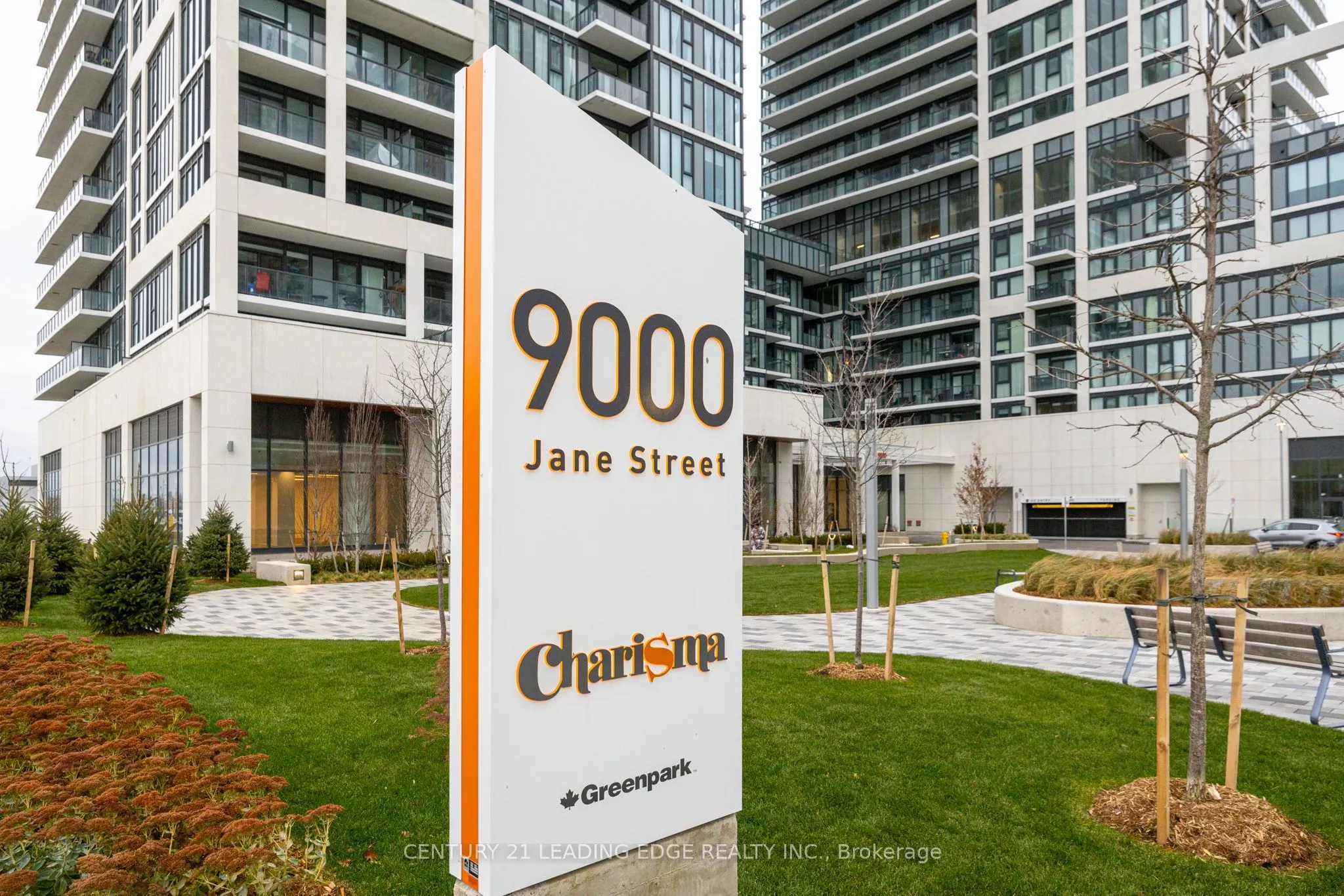 9000 JANE Street, #1521
