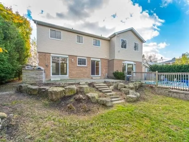 8 Gallacher Avenue