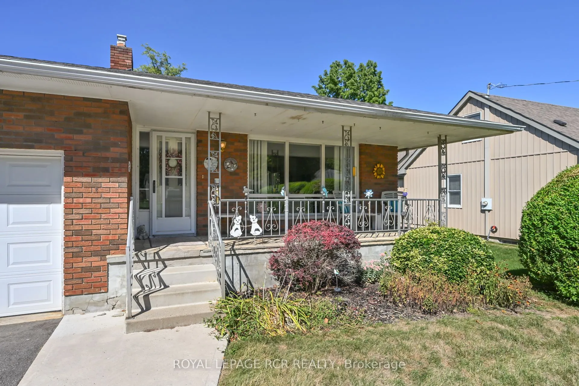 102 Tupper Street W