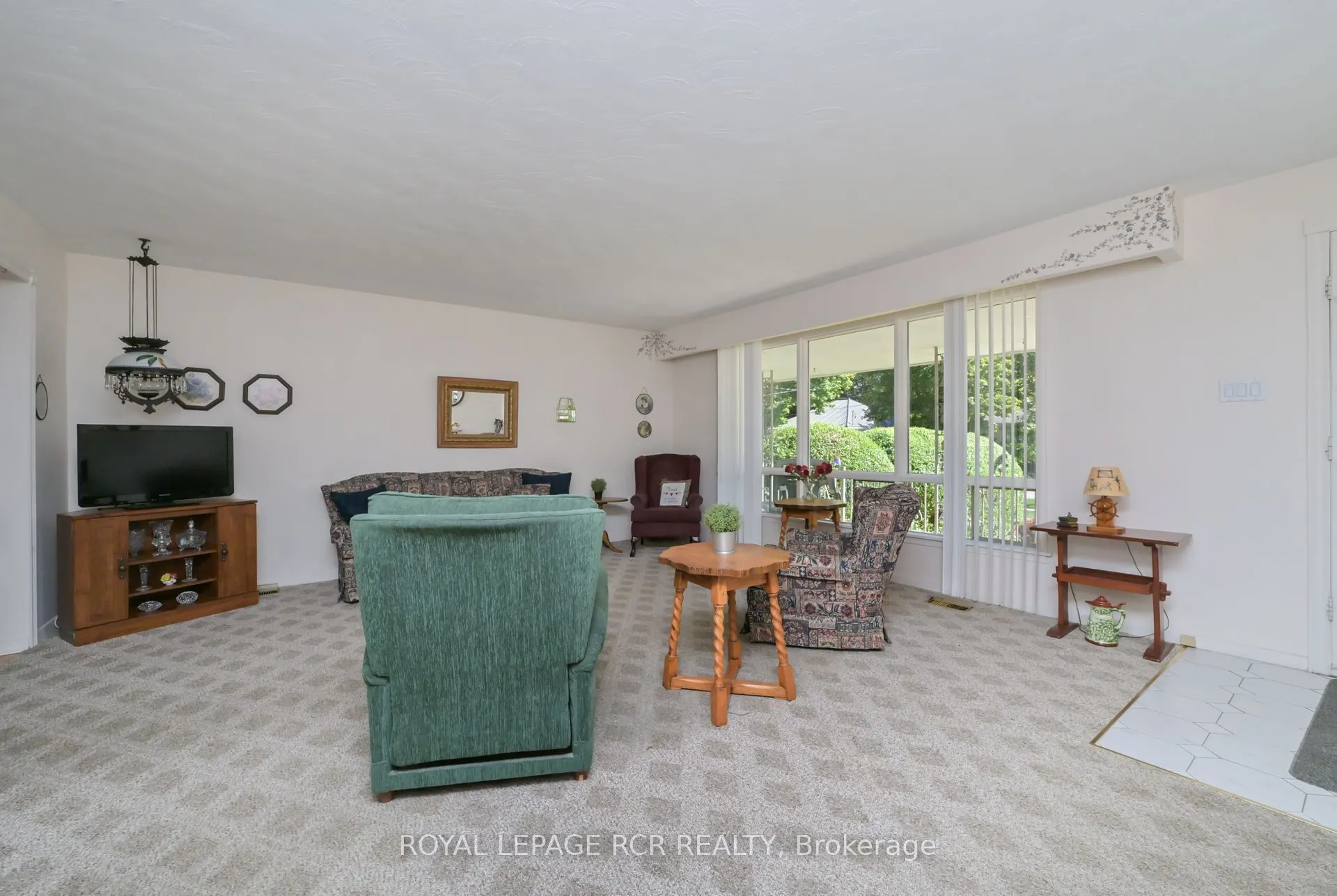 102 Tupper Street W