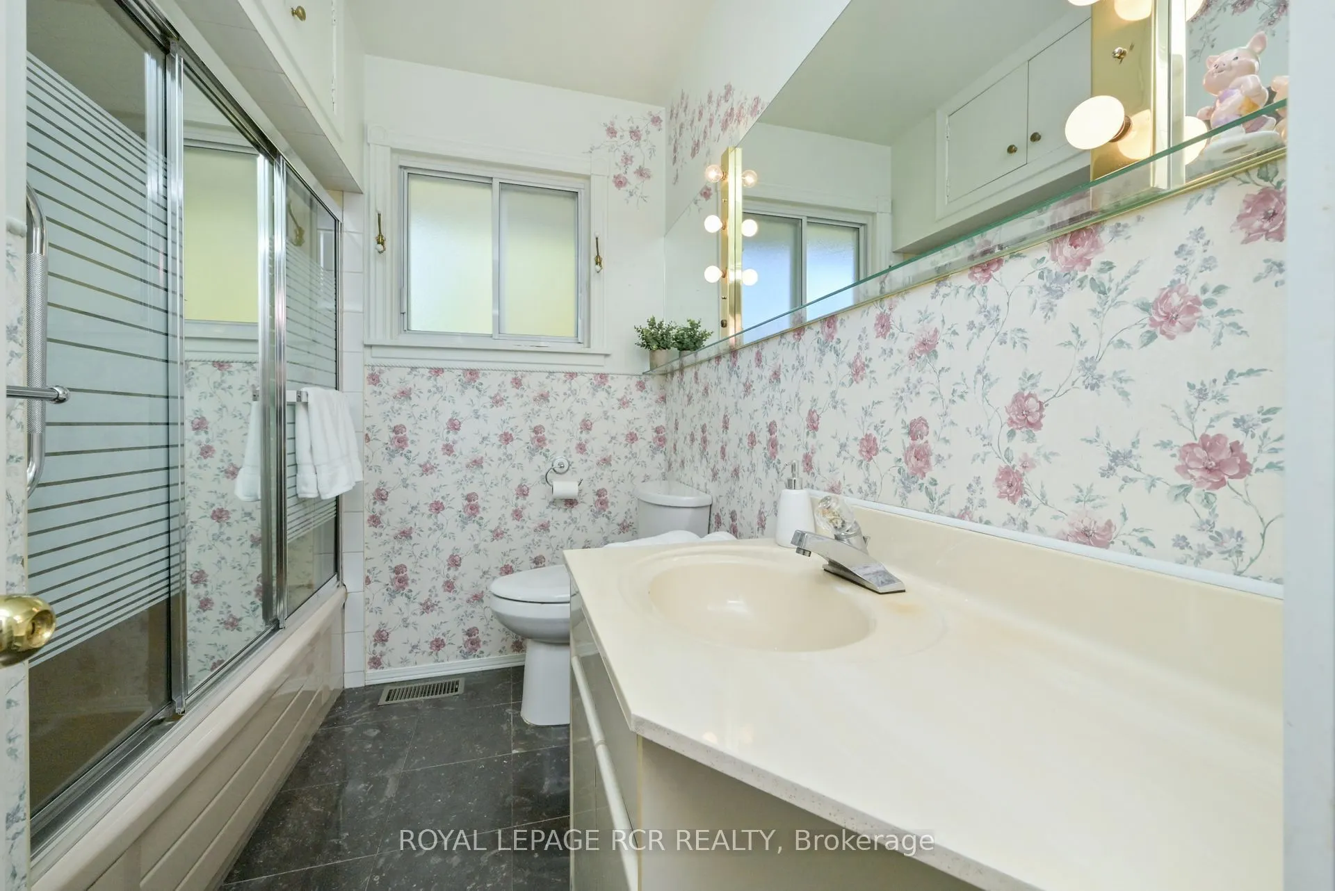 102 Tupper Street W